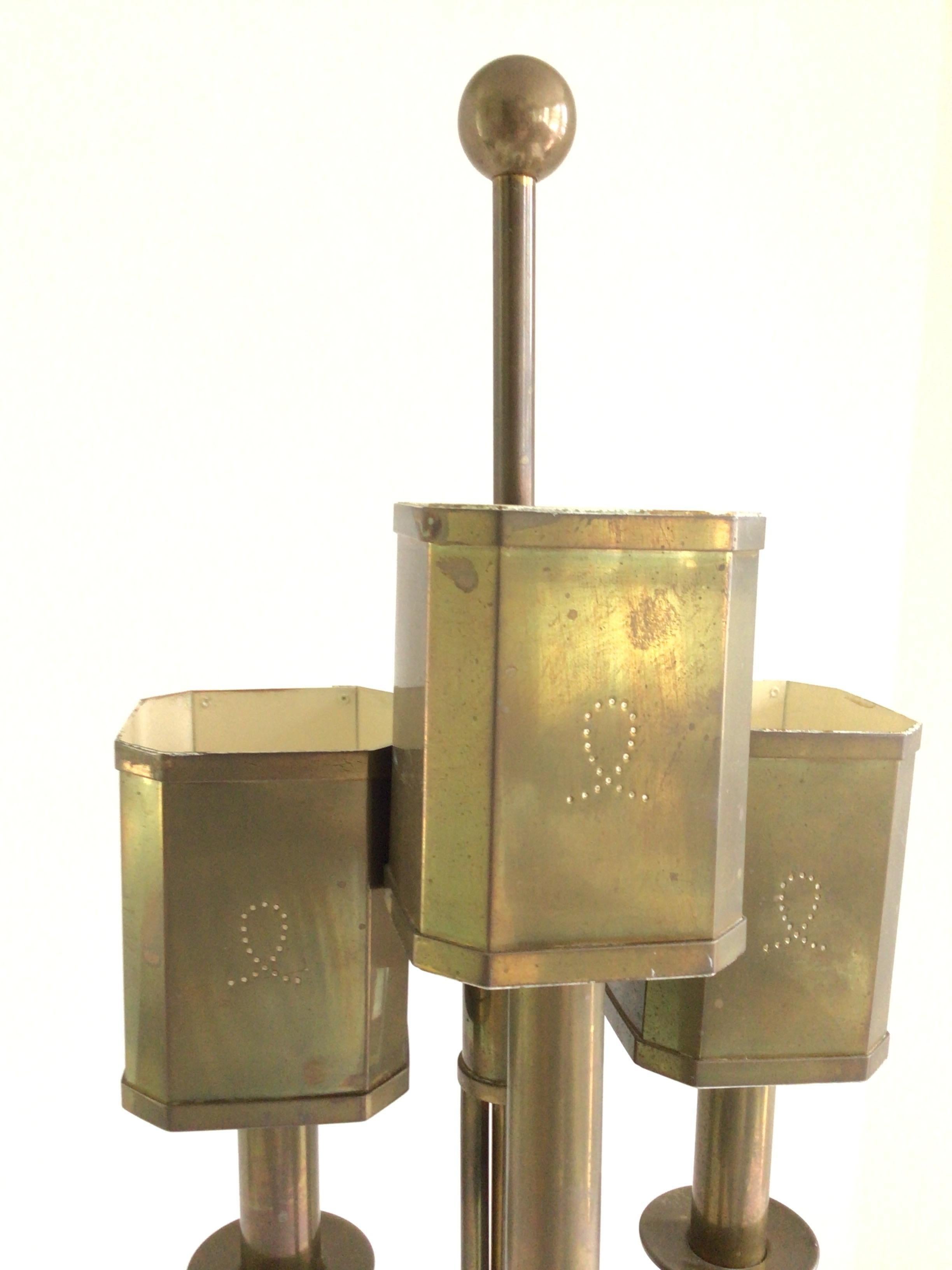 Lámpara de mesa de latón con base de mármol Tommy Parzinger, años 60 en venta 1