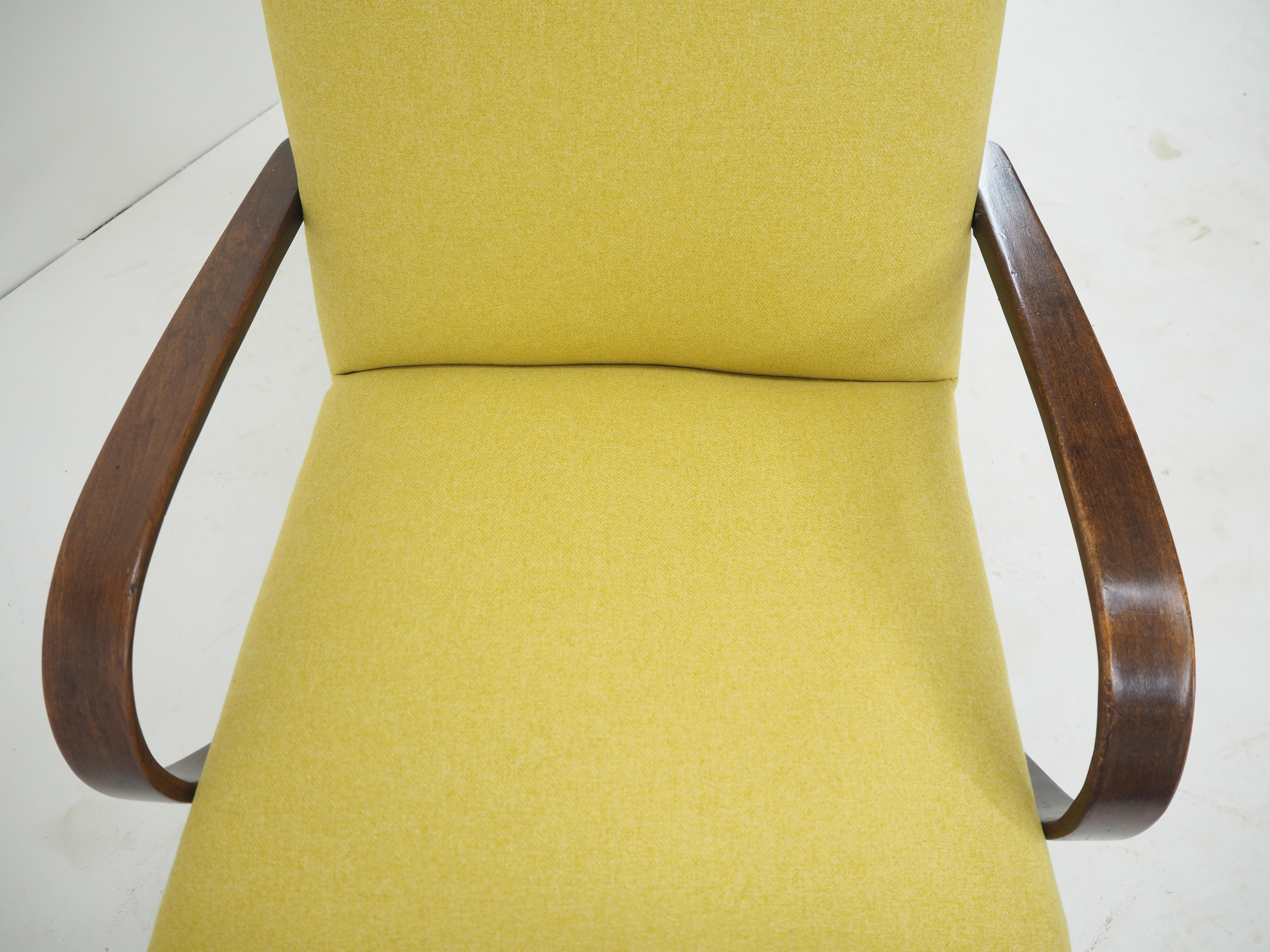 1960s Ton/Thonet Beech Armchair, Czechoslovakia For Sale 3