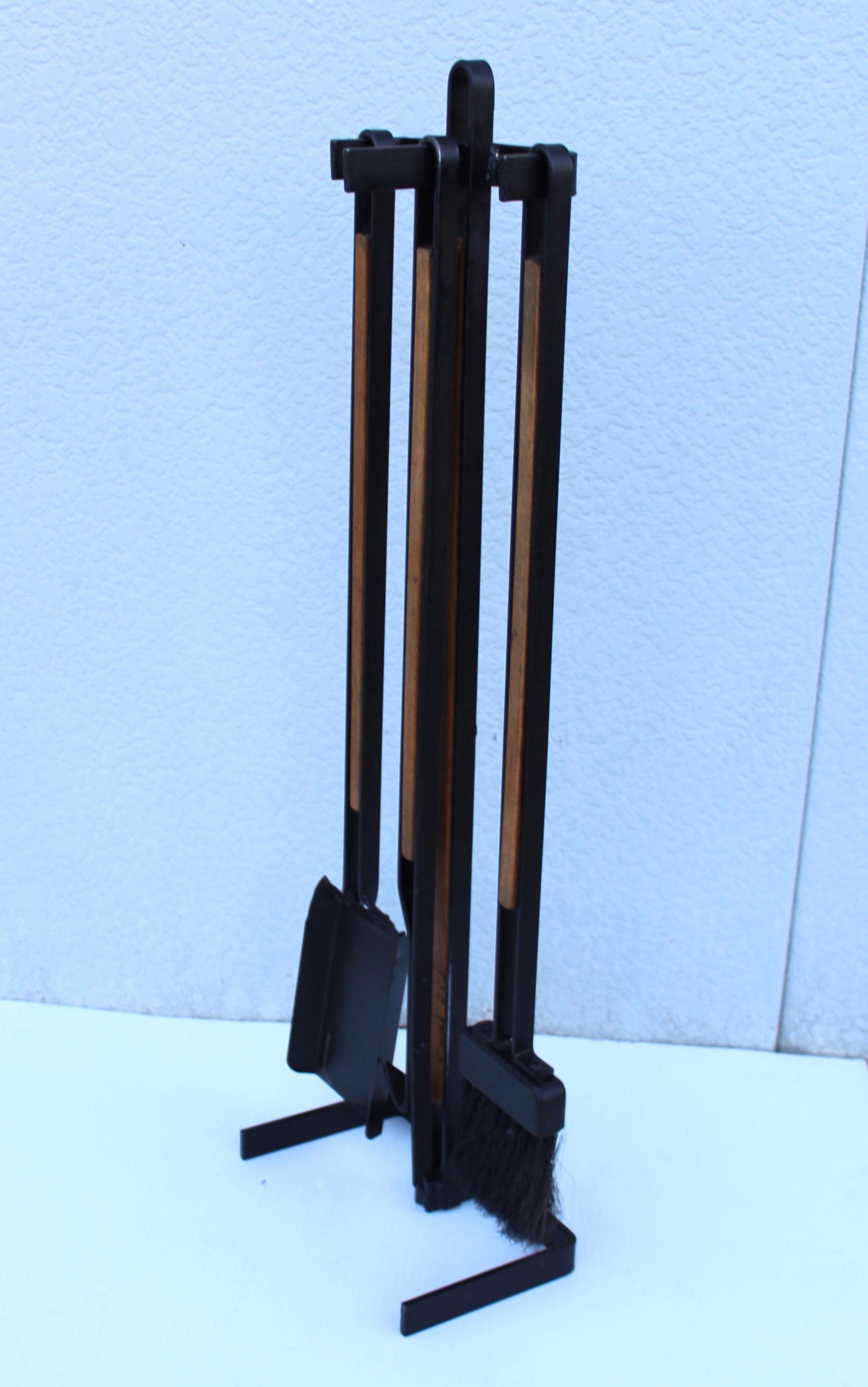 1960s Mid-Century Modern oak and iron fireplace tools attributed to Tony Paul, in vintage original condition with some wear and patina due to age and use.