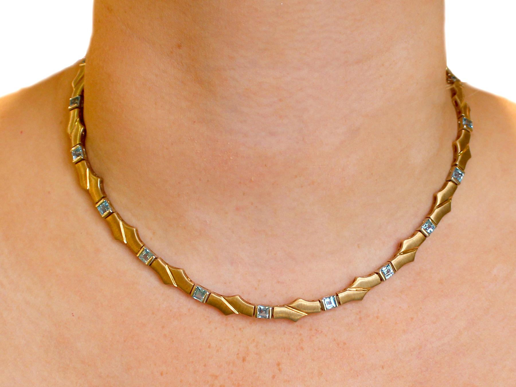 Vintage 1960s Topaz and Yellow Gold Necklace In Excellent Condition For Sale In Jesmond, Newcastle Upon Tyne