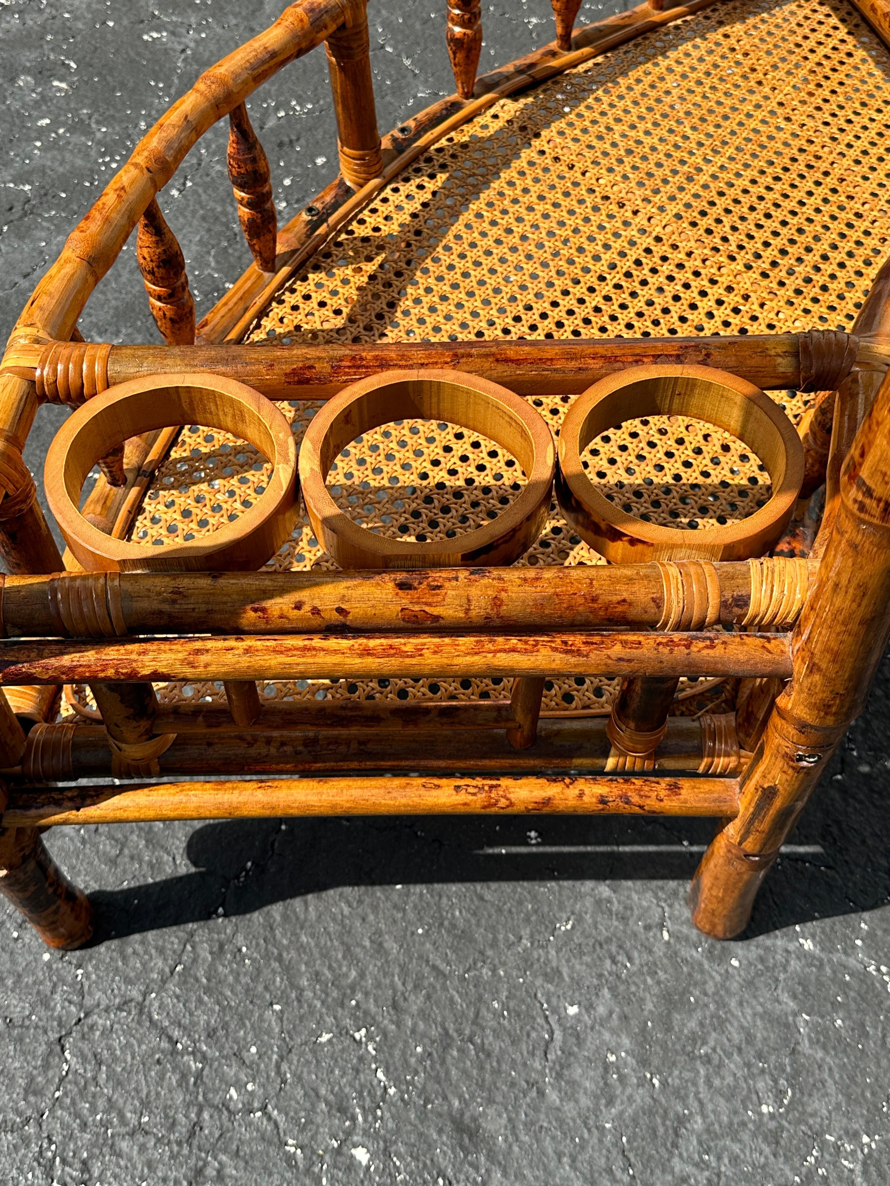 Table de bar anglaise arquée en rotin et rotin torsadé incurvé des années 1960 en vente 7