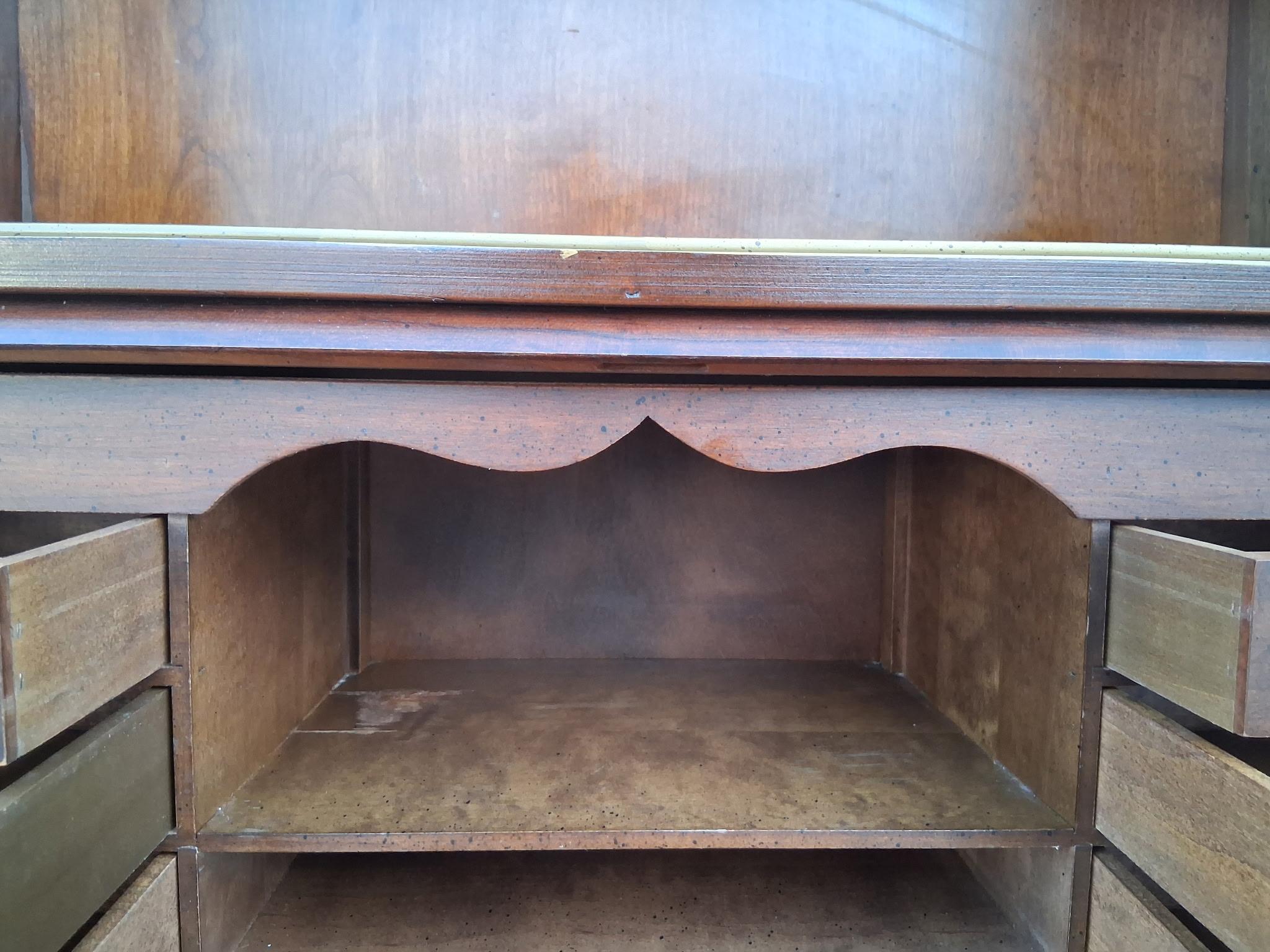 1960er Jahre Traditionelle Campaigner geschnitzt Nussbaum 