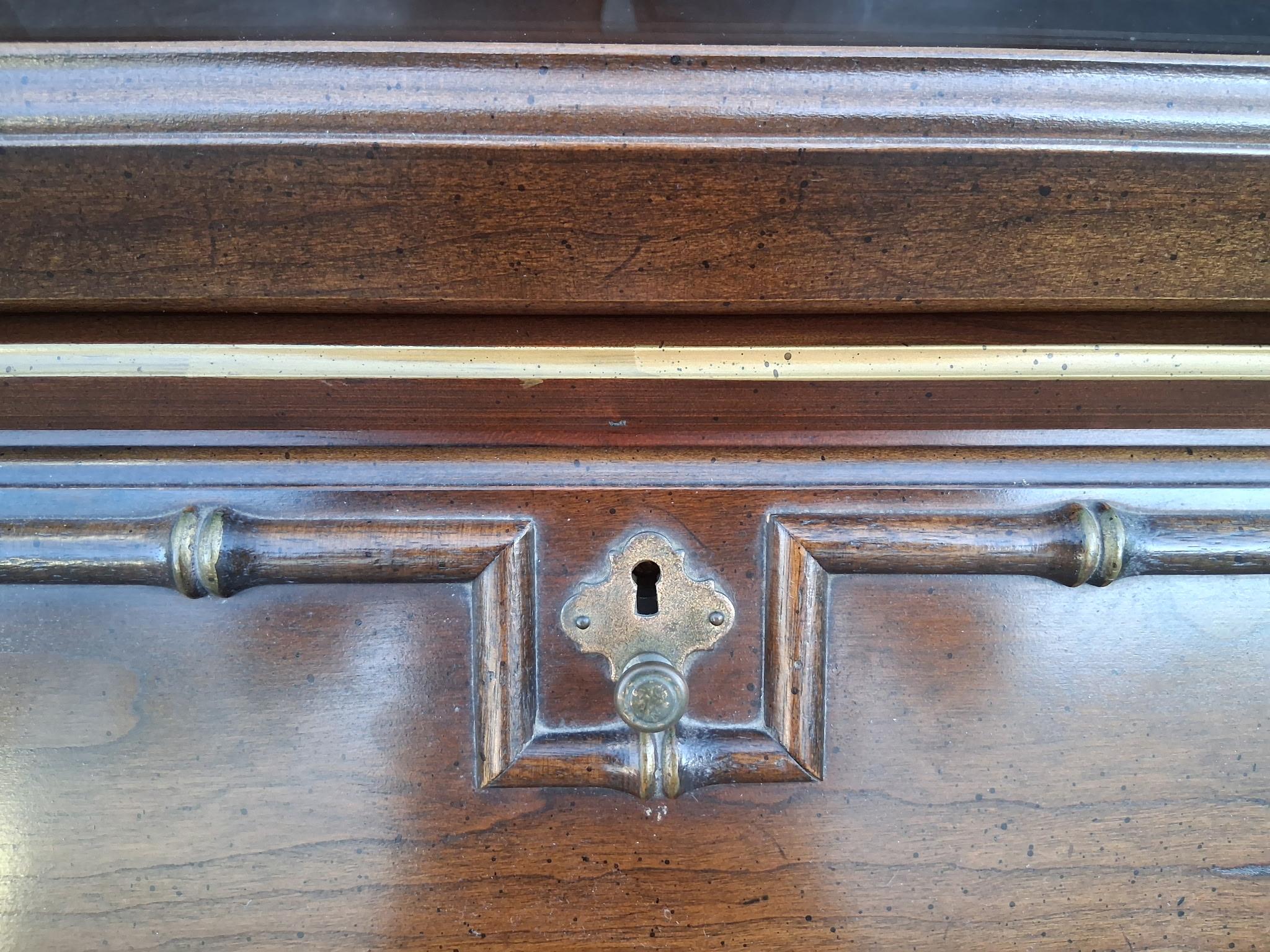 1960er Jahre Traditionelle Campaigner geschnitzt Nussbaum 