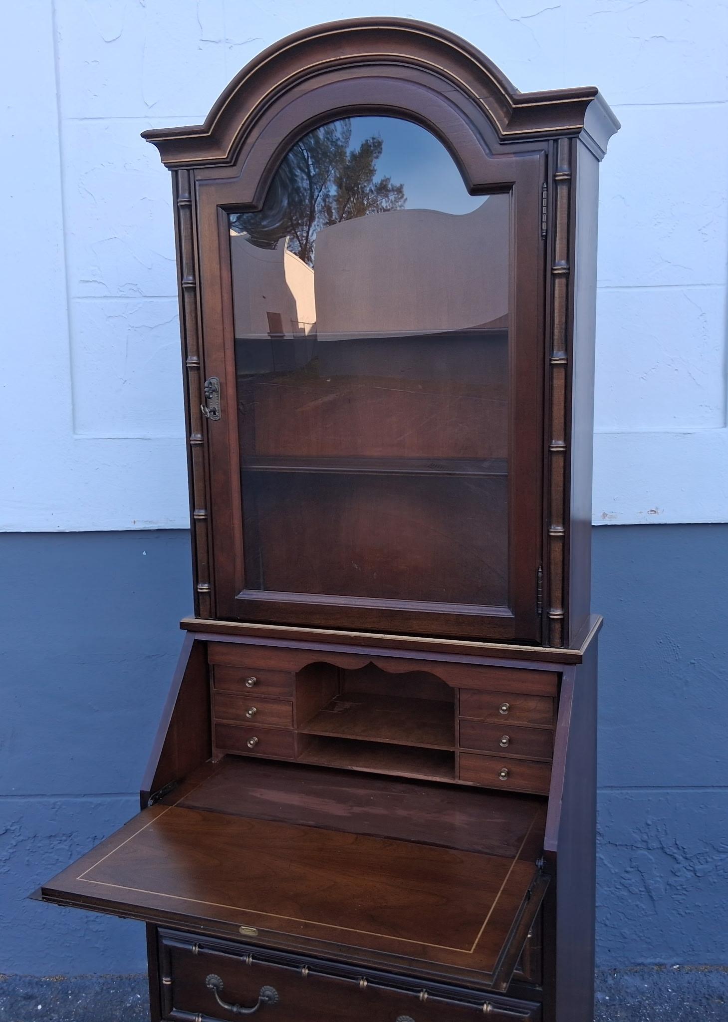 1960er Jahre Traditionelle Campaigner geschnitzt Nussbaum 