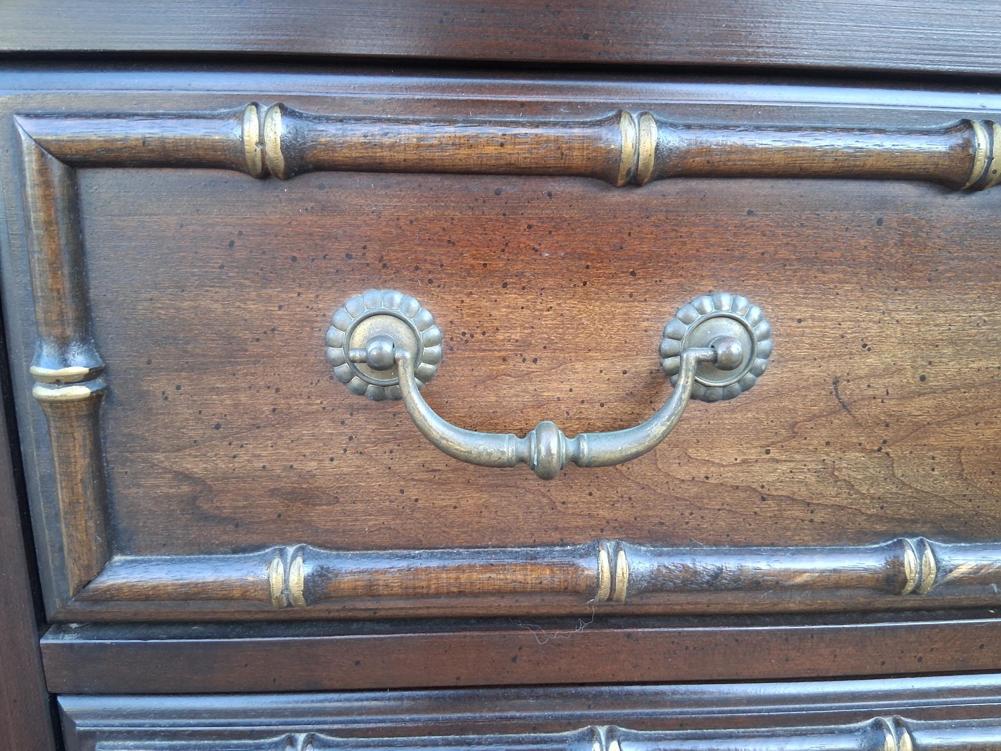 1960er Jahre Traditionelle Campaigner geschnitzt Nussbaum 