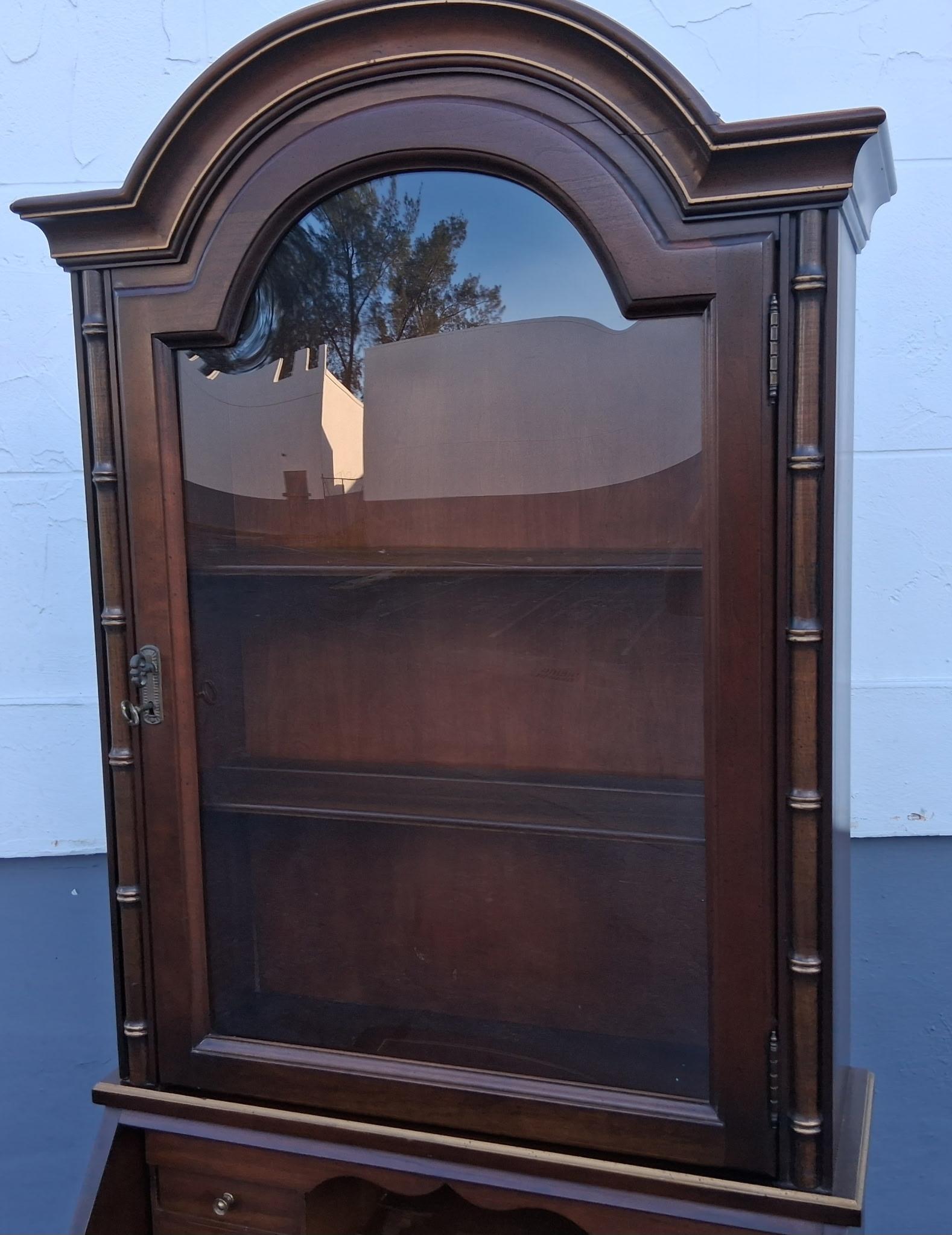 1960er Jahre Traditionelle Campaigner geschnitzt Nussbaum 