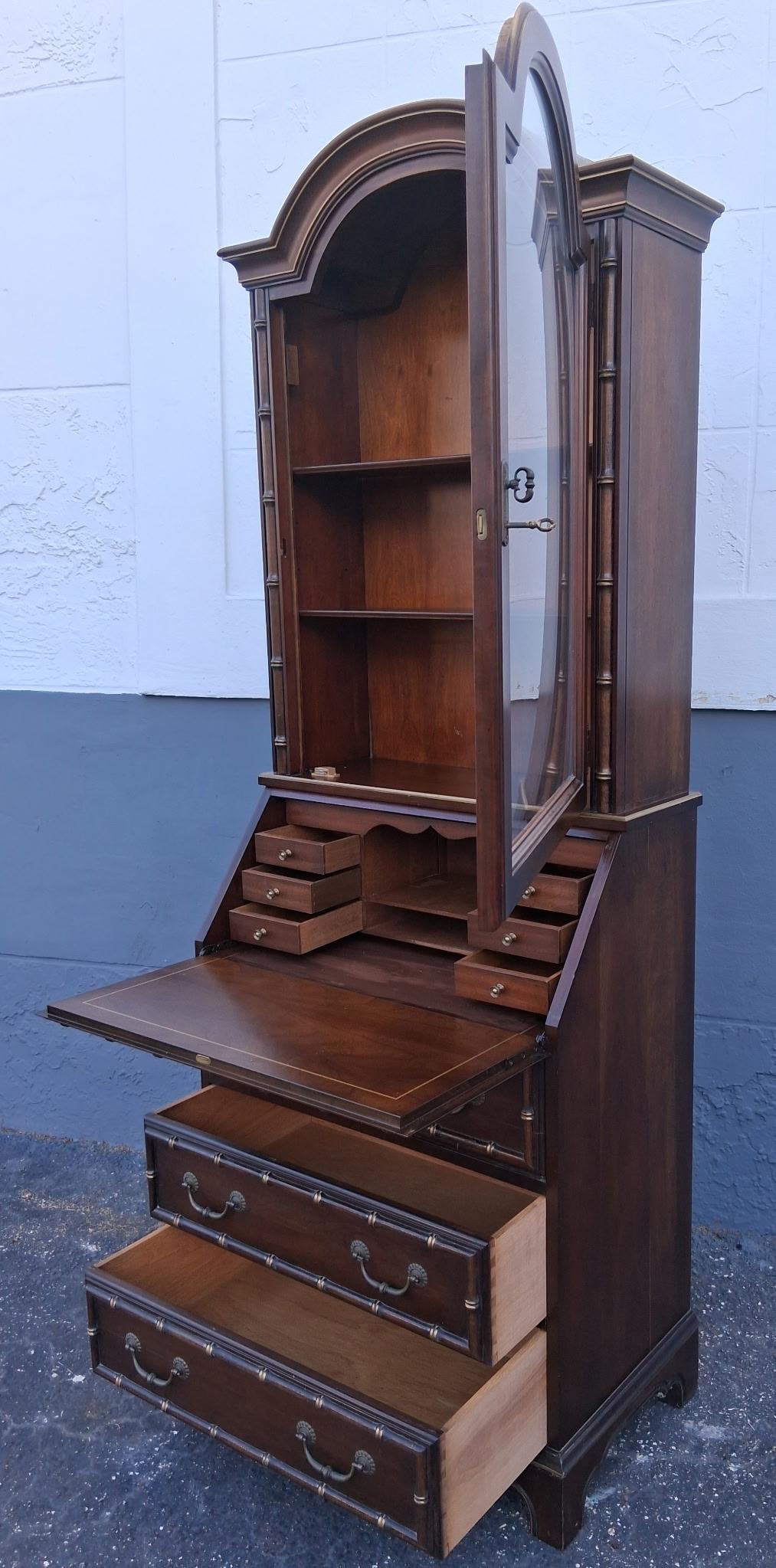 1960er Jahre Traditionelle Campaigner geschnitzt Nussbaum 