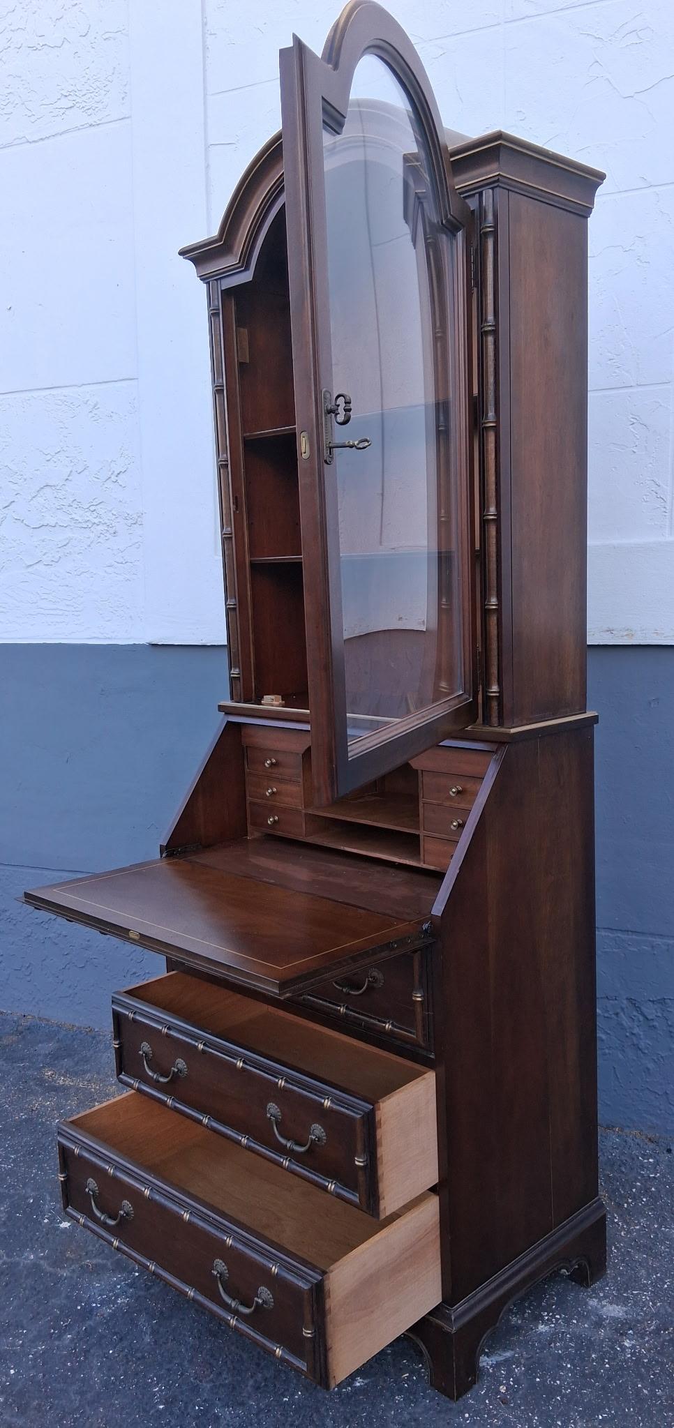 1960er Jahre Traditionelle Campaigner geschnitzt Nussbaum 