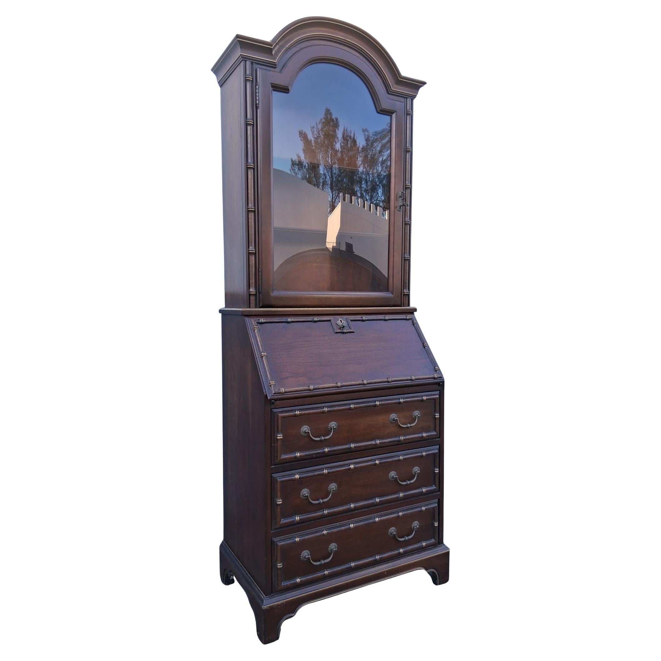 1960er Jahre Traditionelle Campaigner geschnitzt Nussbaum "Bamboo" Sekretär Schreibtisch mit Display