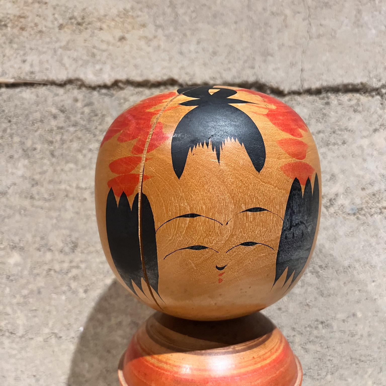 1960s Traditional Japanese Wood Doll Dento Naruko Kokeshi In Good Condition For Sale In Chula Vista, CA