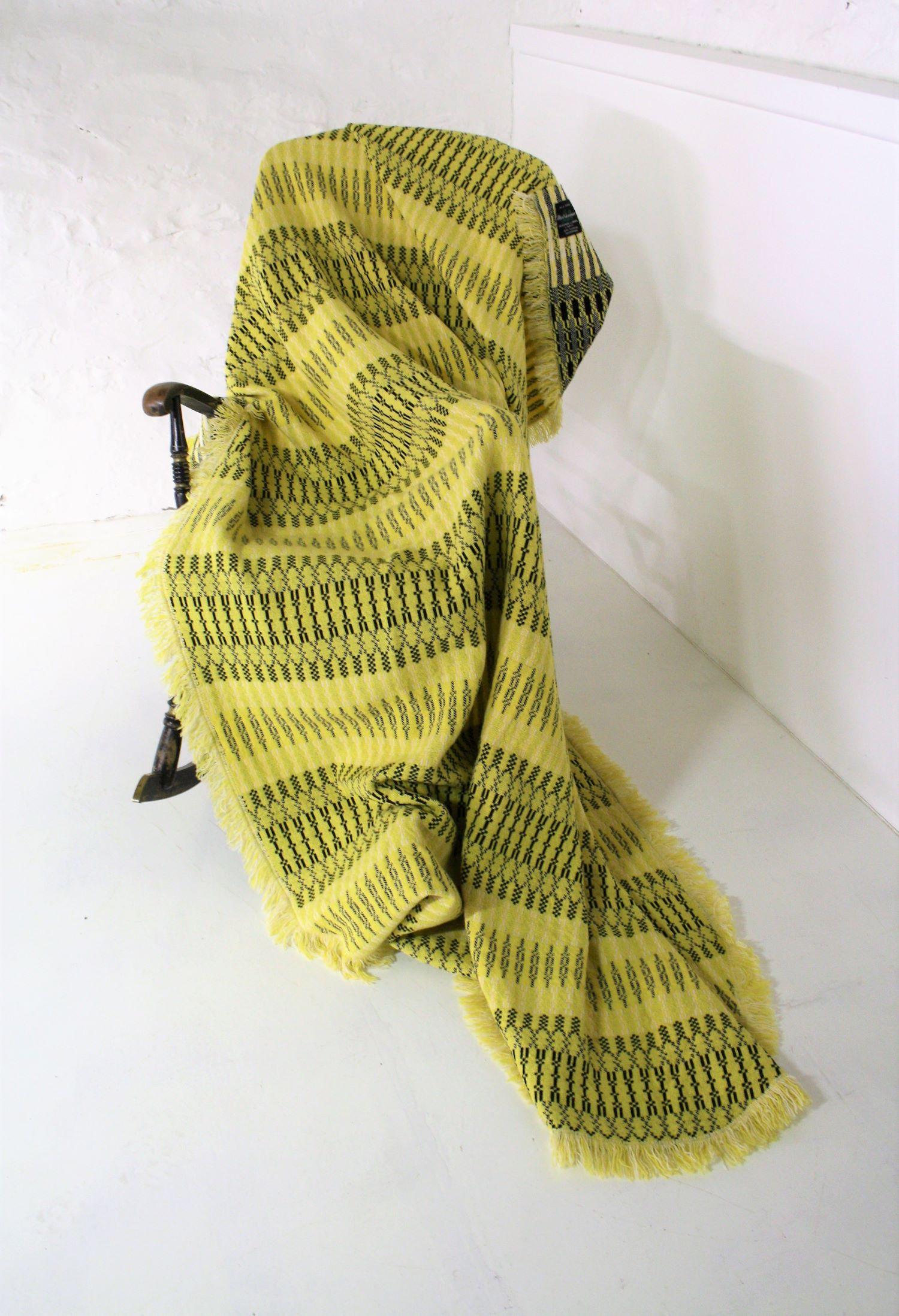 1960s Traditional Welsh Wool Tapestry Blanket Yellow & Black Bed Throw For Sale 1