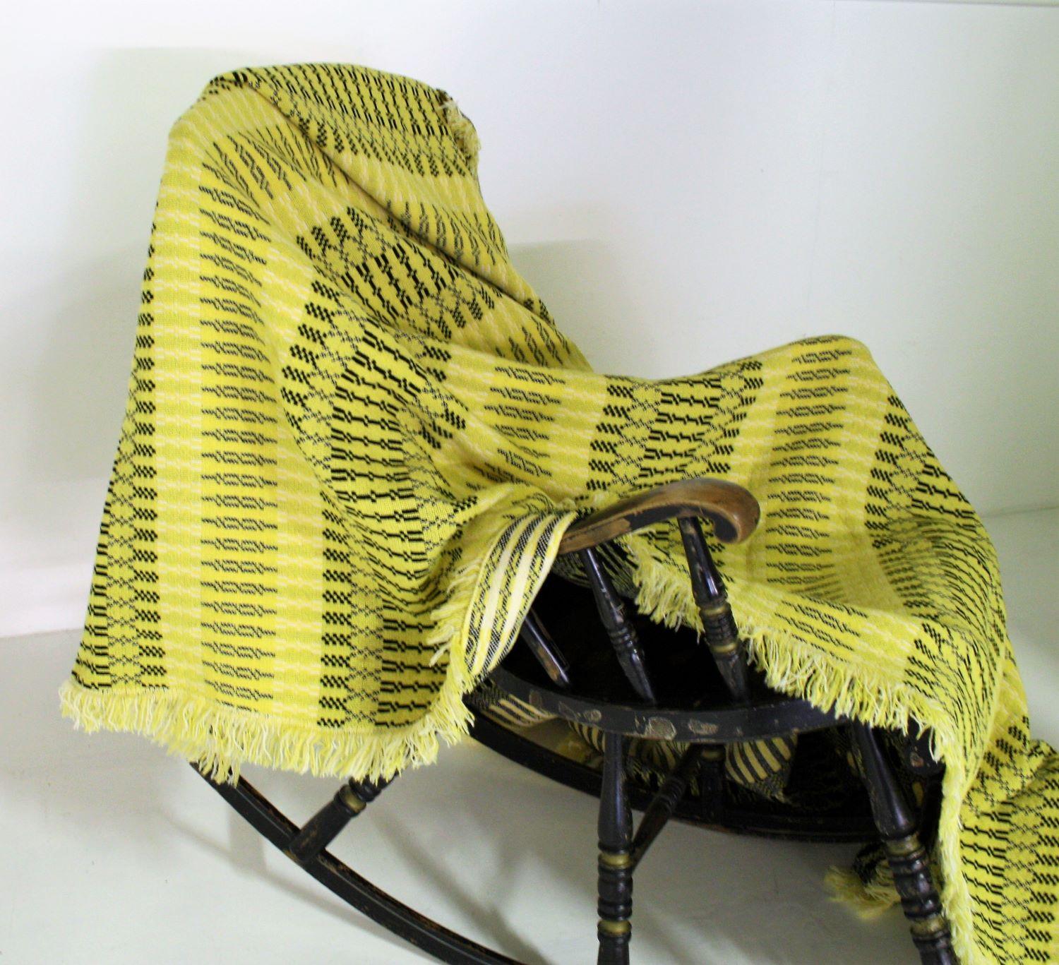 1960s Traditionnel Welsh Wool Tapestry Blanket Yellow & Black Bed Throw en vente 3