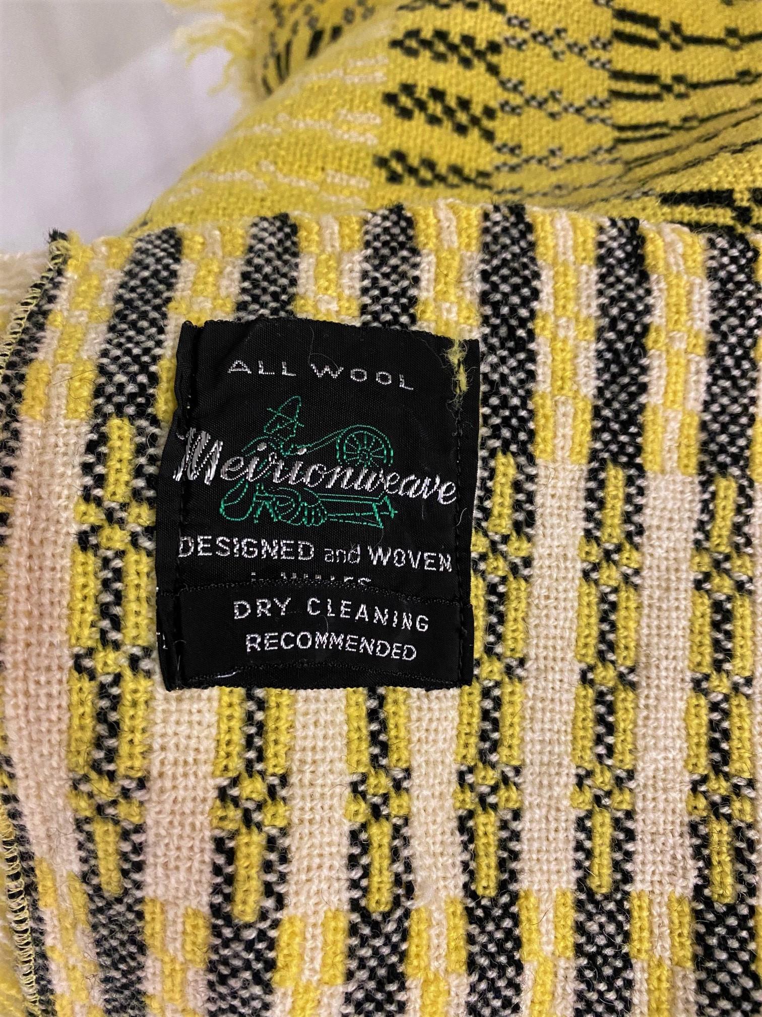 1960s Traditionnel Welsh Wool Tapestry Blanket Yellow & Black Bed Throw en vente 4