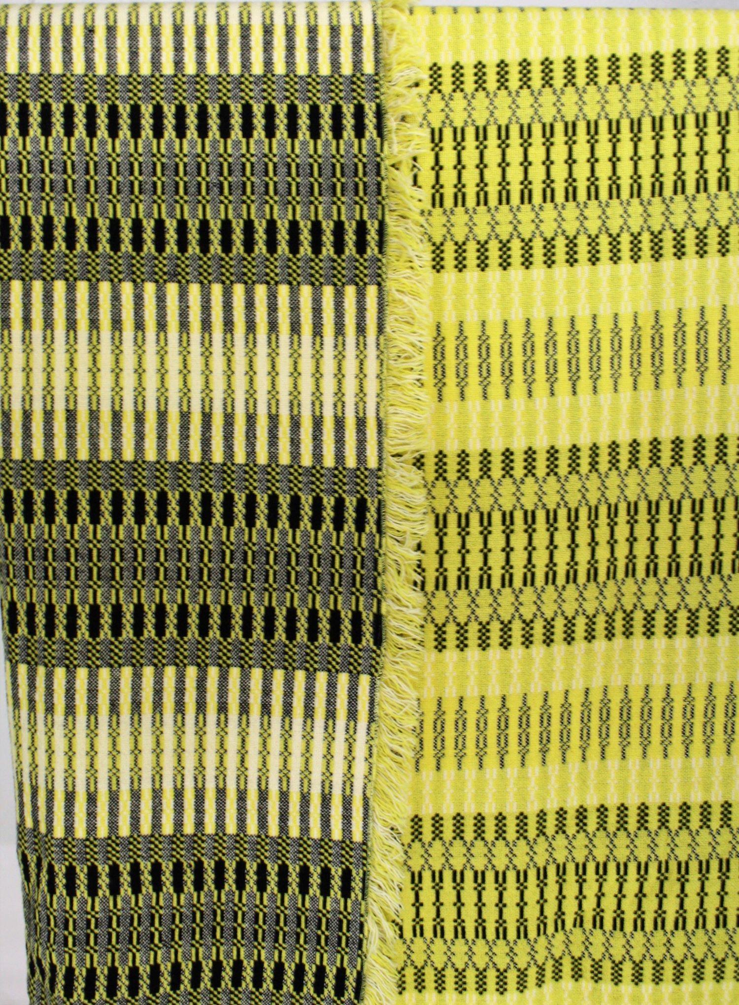 Mid-Century Modern 1960s Traditional Welsh Wool Tapestry Blanket Yellow & Black Bed Throw For Sale