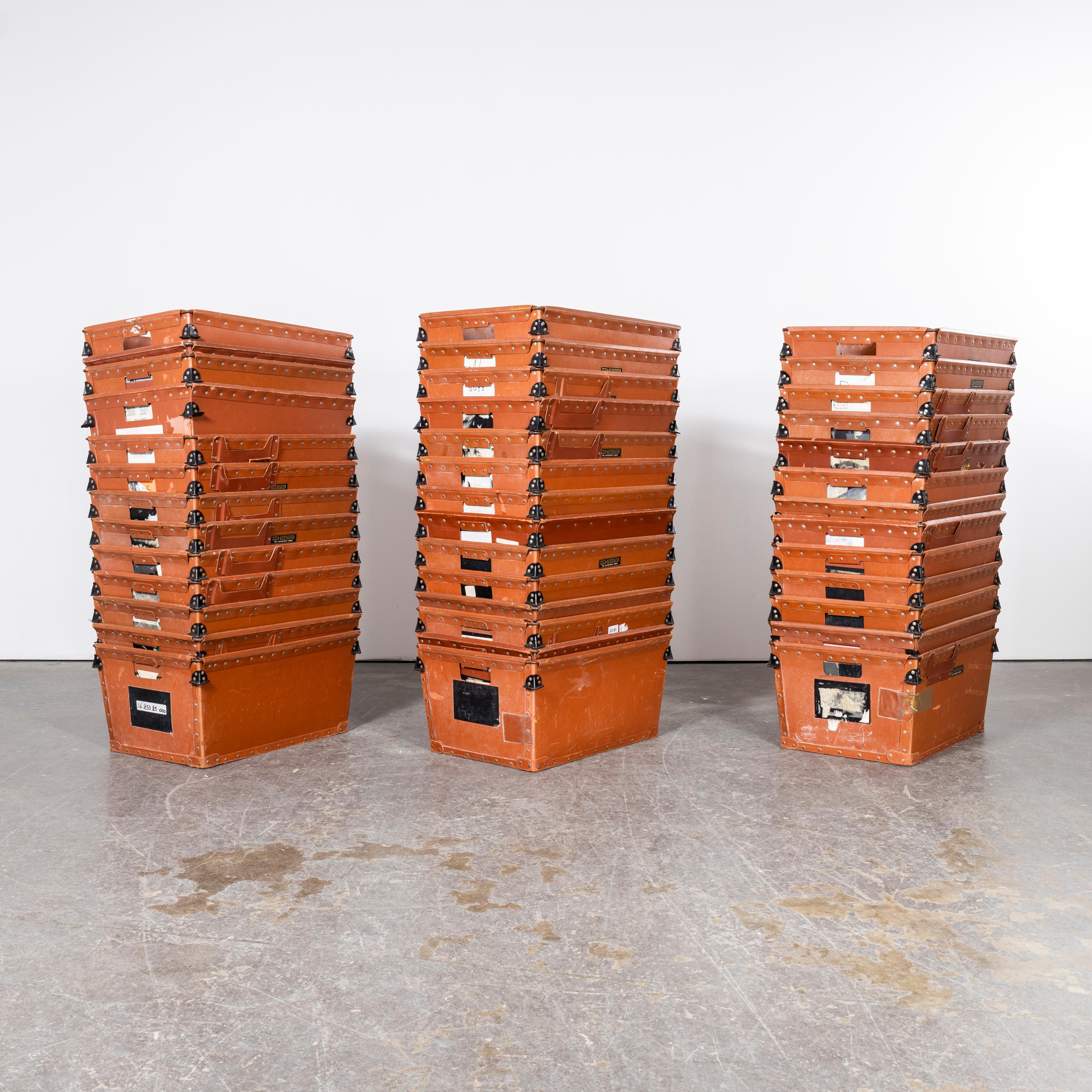Cajas de almacenamiento de tarjetas vulcanizadas Trafitol de los años 60 - Gran cantidad disponible en Bueno estado para la venta en Hook, Hampshire