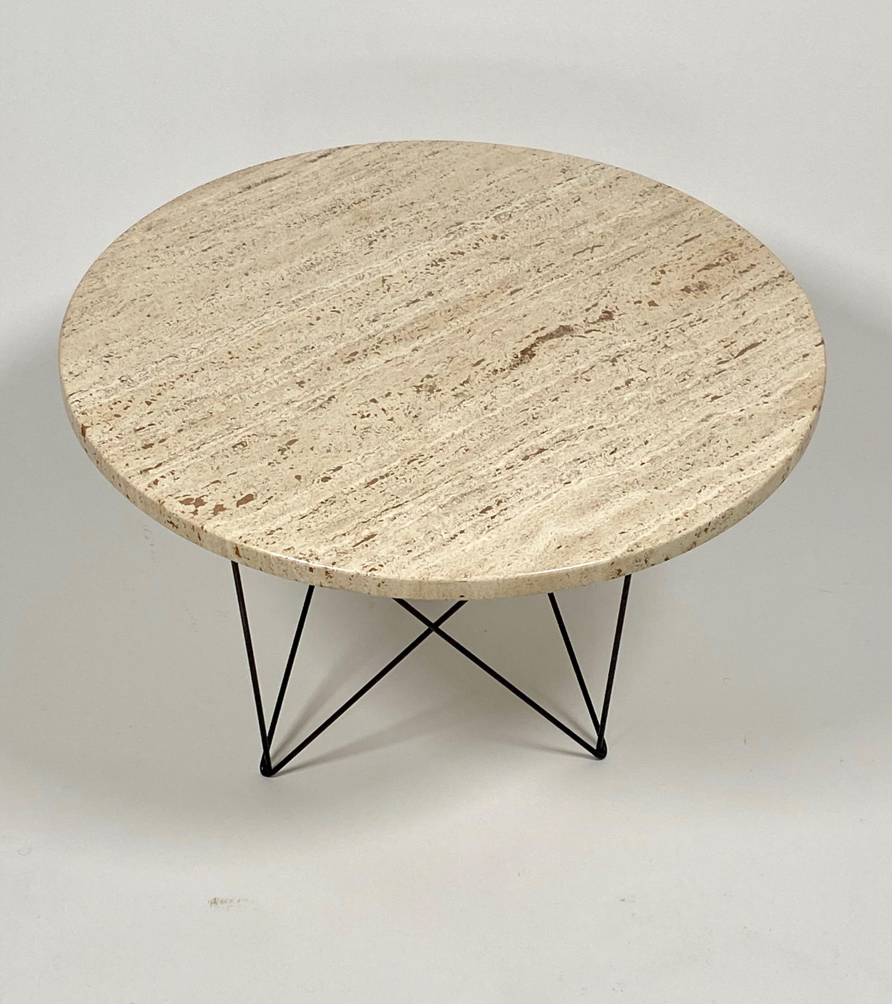 1960s side table in travertine and wire, designed by Martin Perfit for the American company Rene Brancusi. Round travertine top with an architectural wire base in black which creates an floating effect to the table top, a nice design contrast with