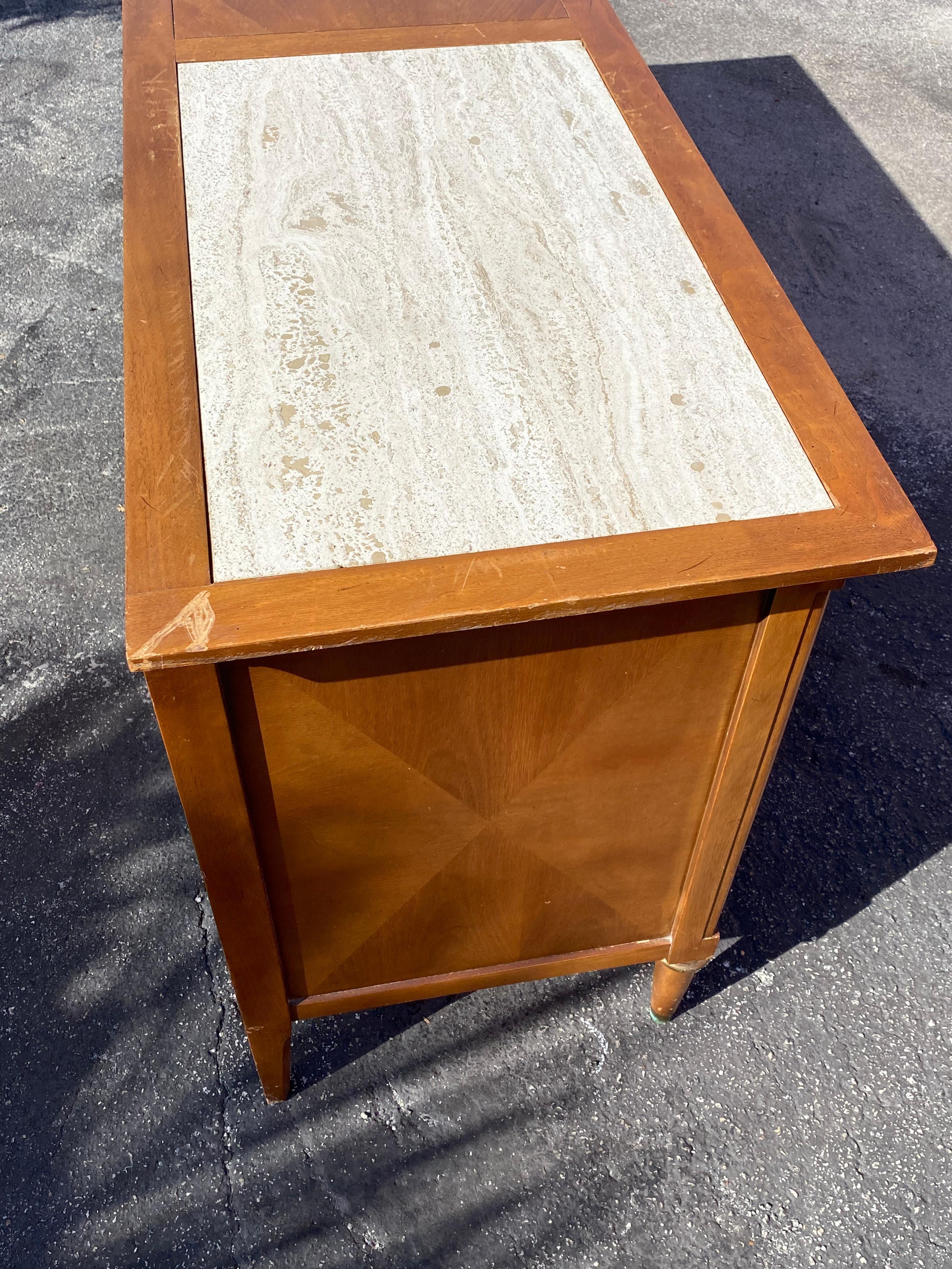 1960s Travertine Wood Sideboard Dresser Storage Cabinet en vente 6