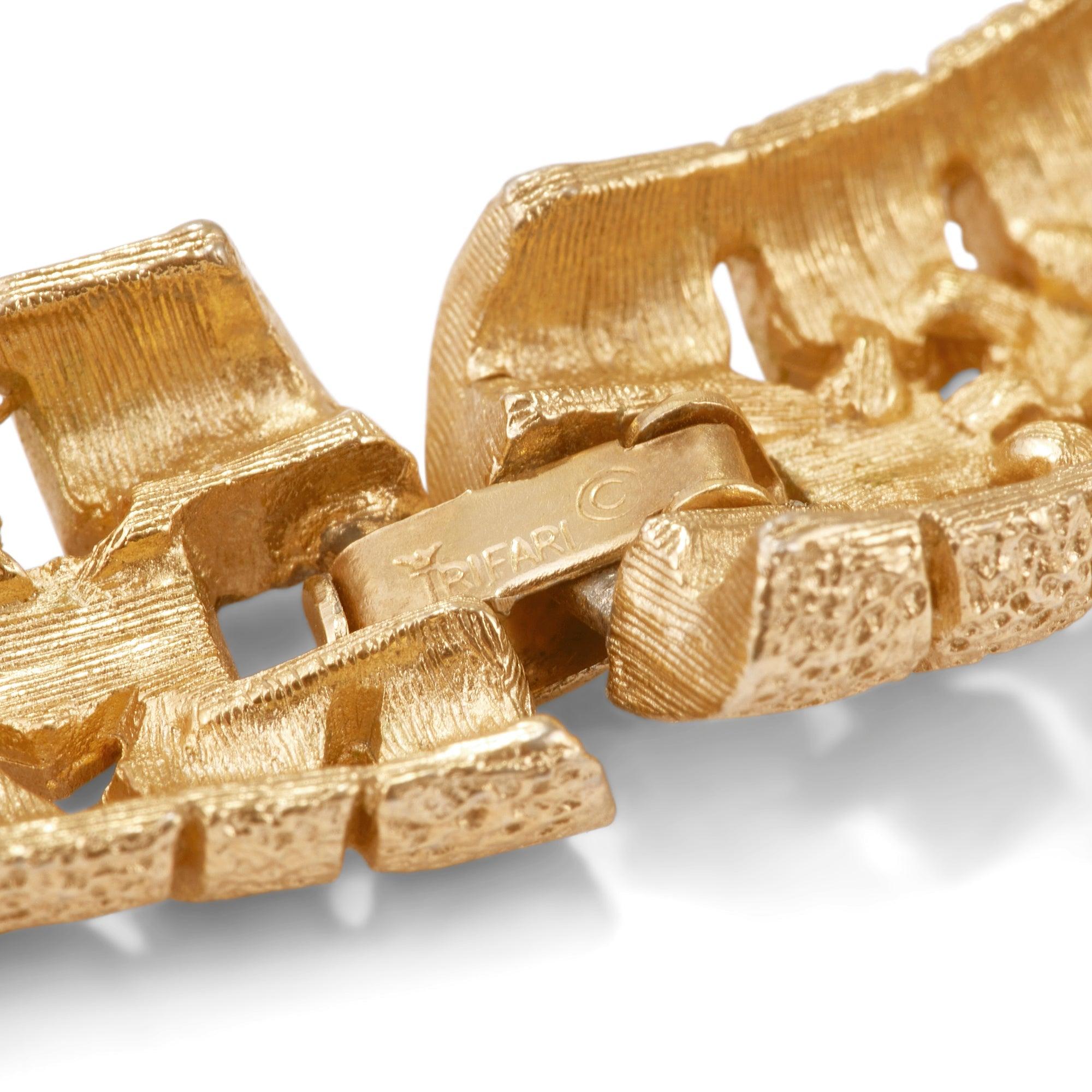 De las mujeres Collar articulado Trifari de oro texturizado de los años 60 en venta
