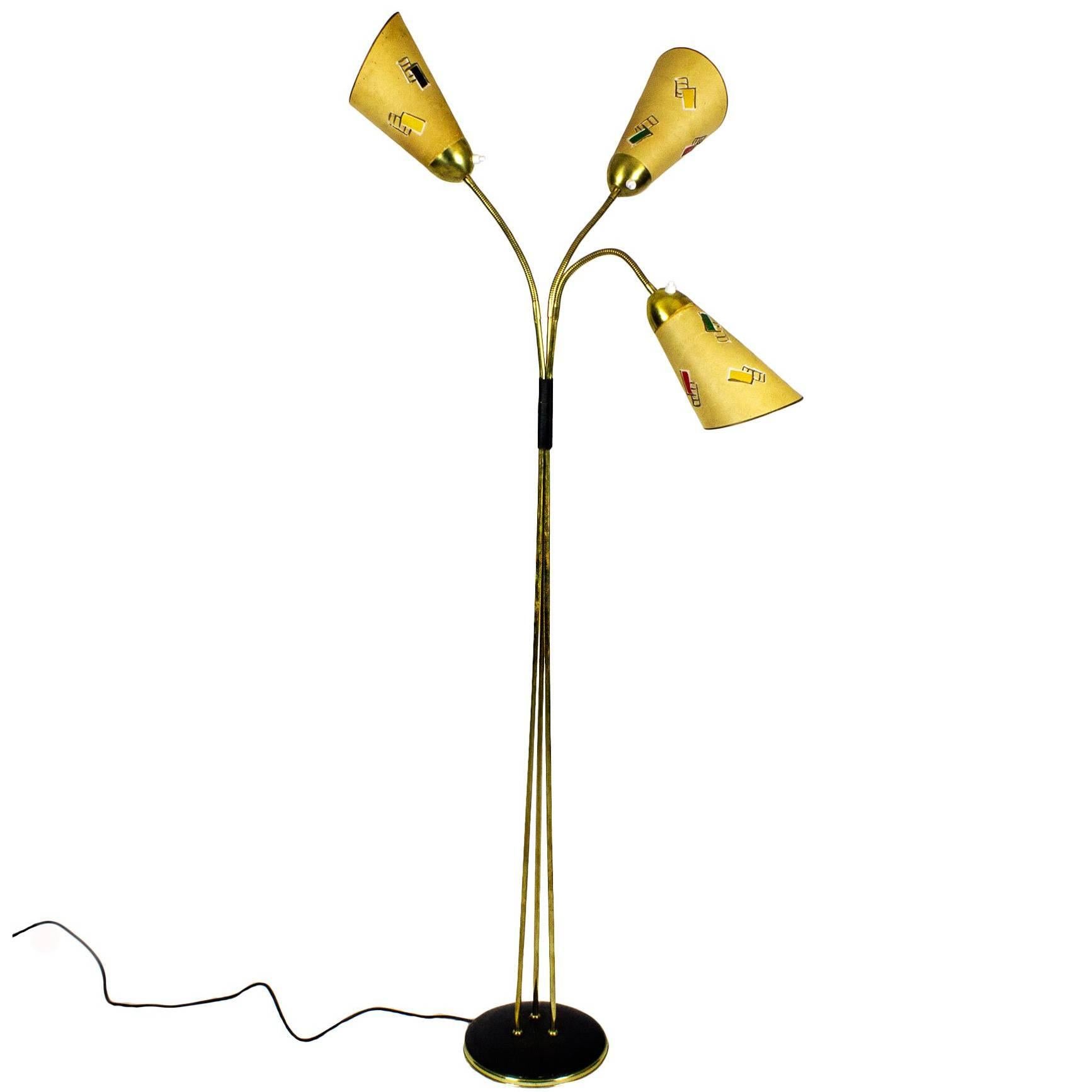 Moderne Dreibein-Stehleuchte aus der Mitte des Jahrhunderts mit bemalten Papier-Lampenschirmen – Frankreich