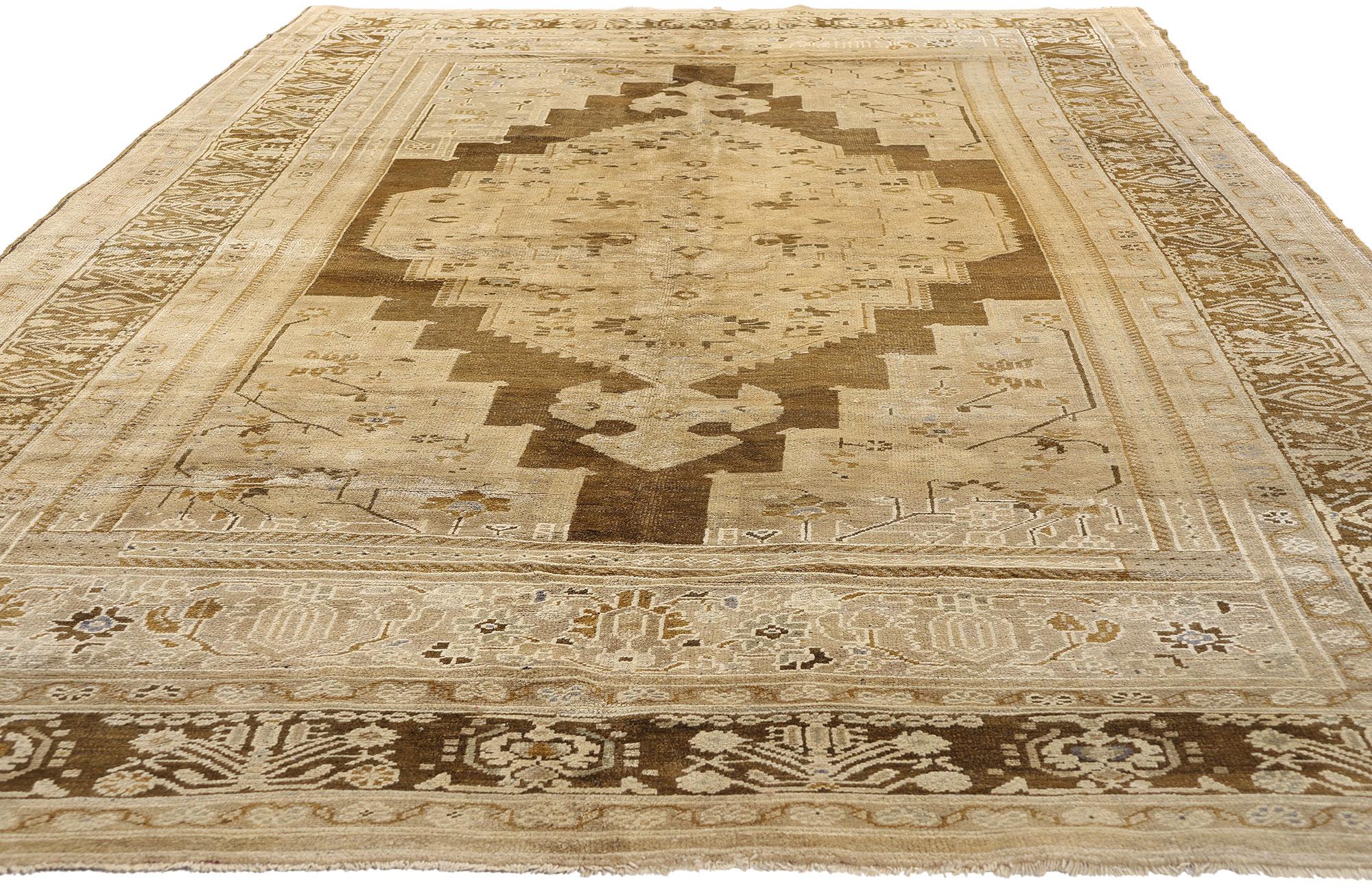 Turc Tapis turc Oushak des années 1960, style traditionnel et tons terreux chauds en vente