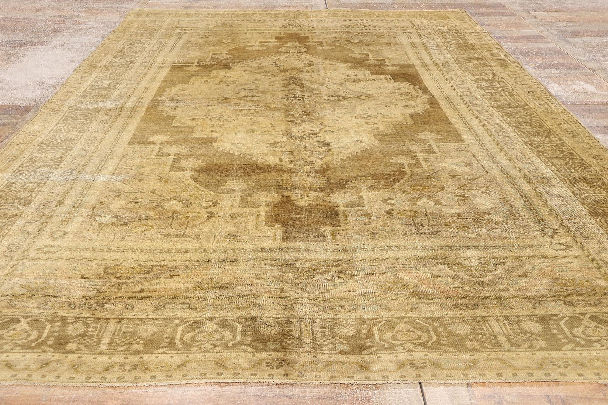 1960's Turkish Oushak Rug with Traditional Style For Sale 2