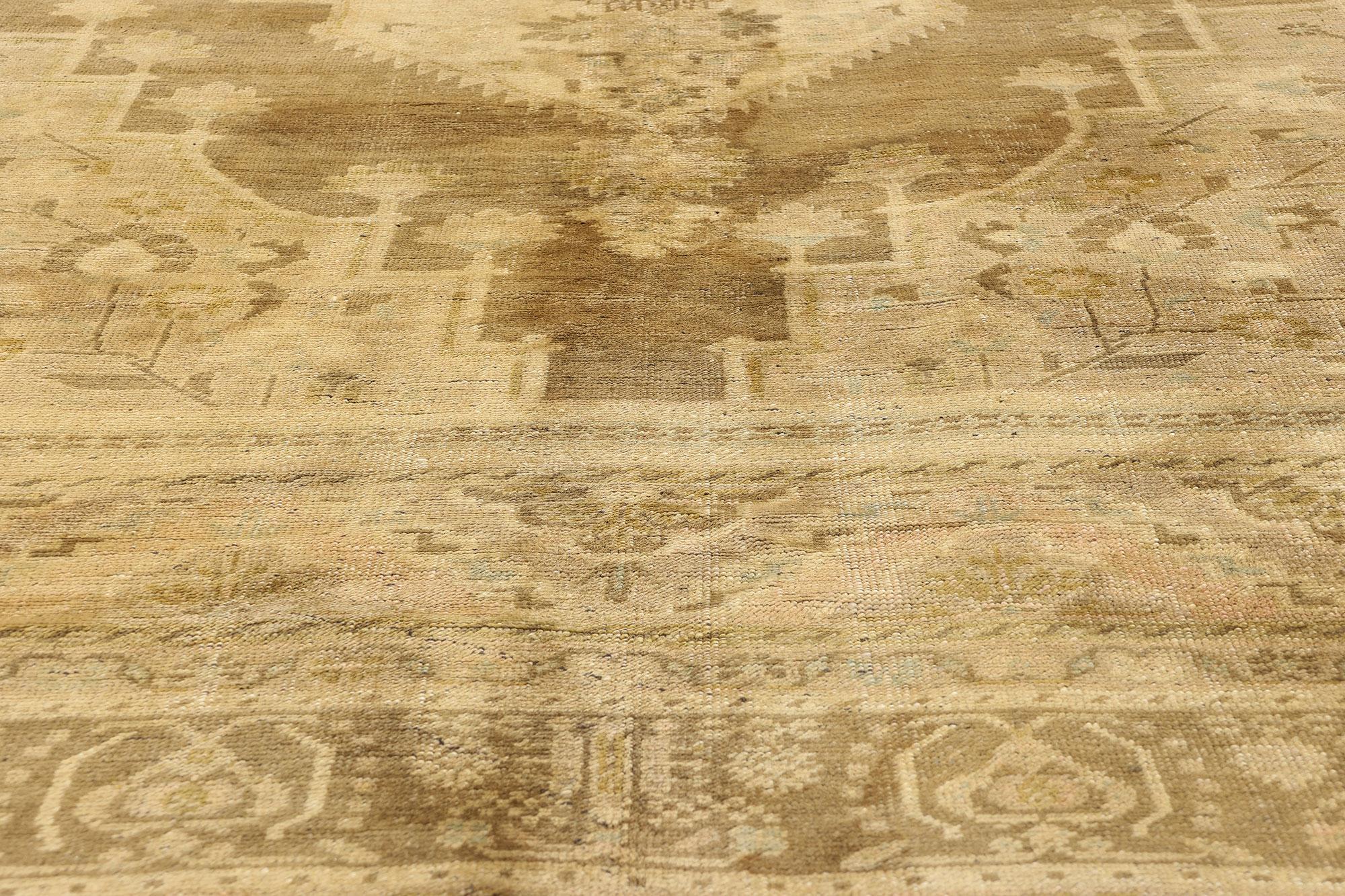 1960's Turkish Oushak Rug with Traditional Style For Sale 3