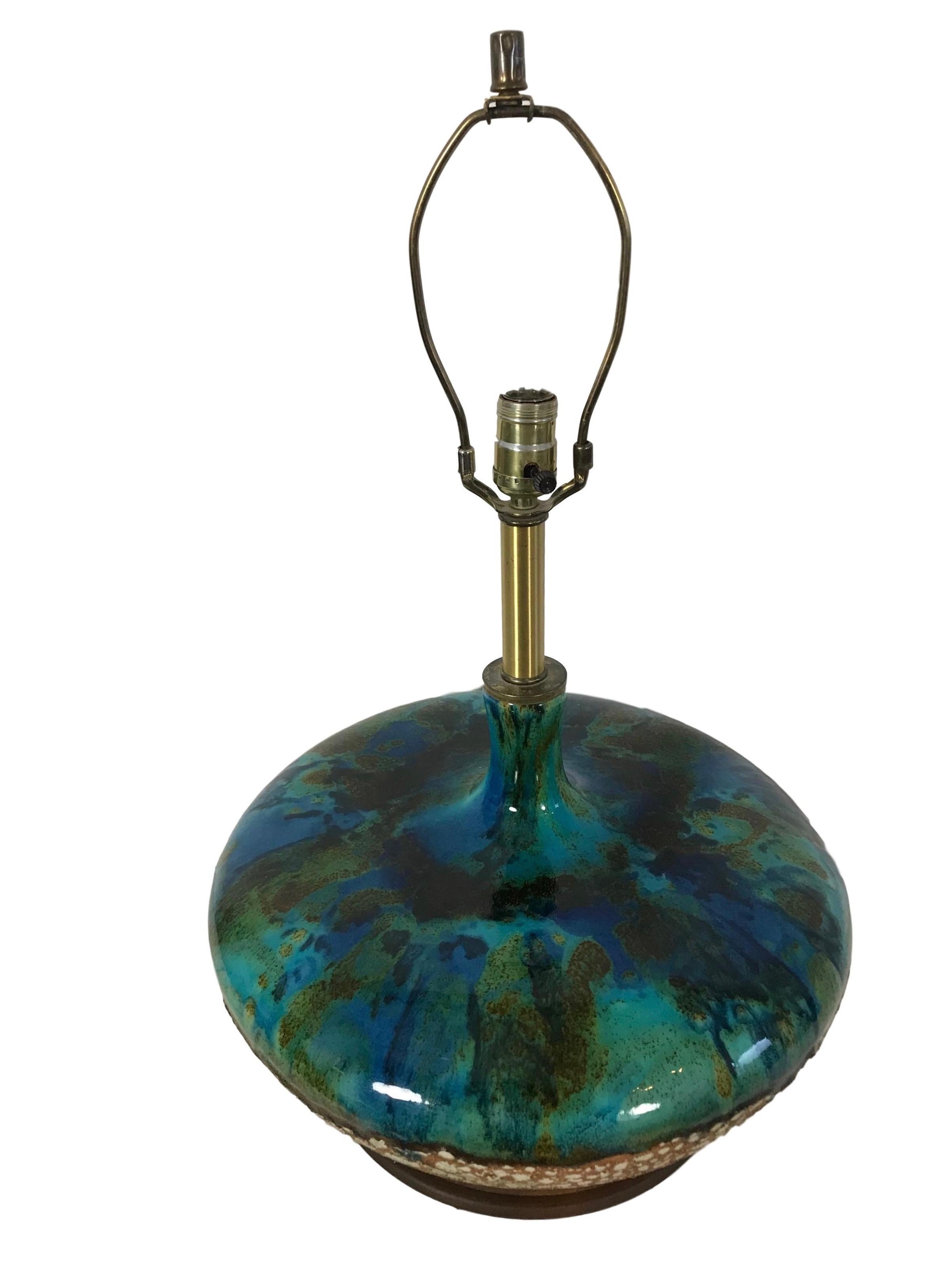 This is a magnificent 1960s turquoise blue lava drip glazed ceramic table lamp on walnut wood base.