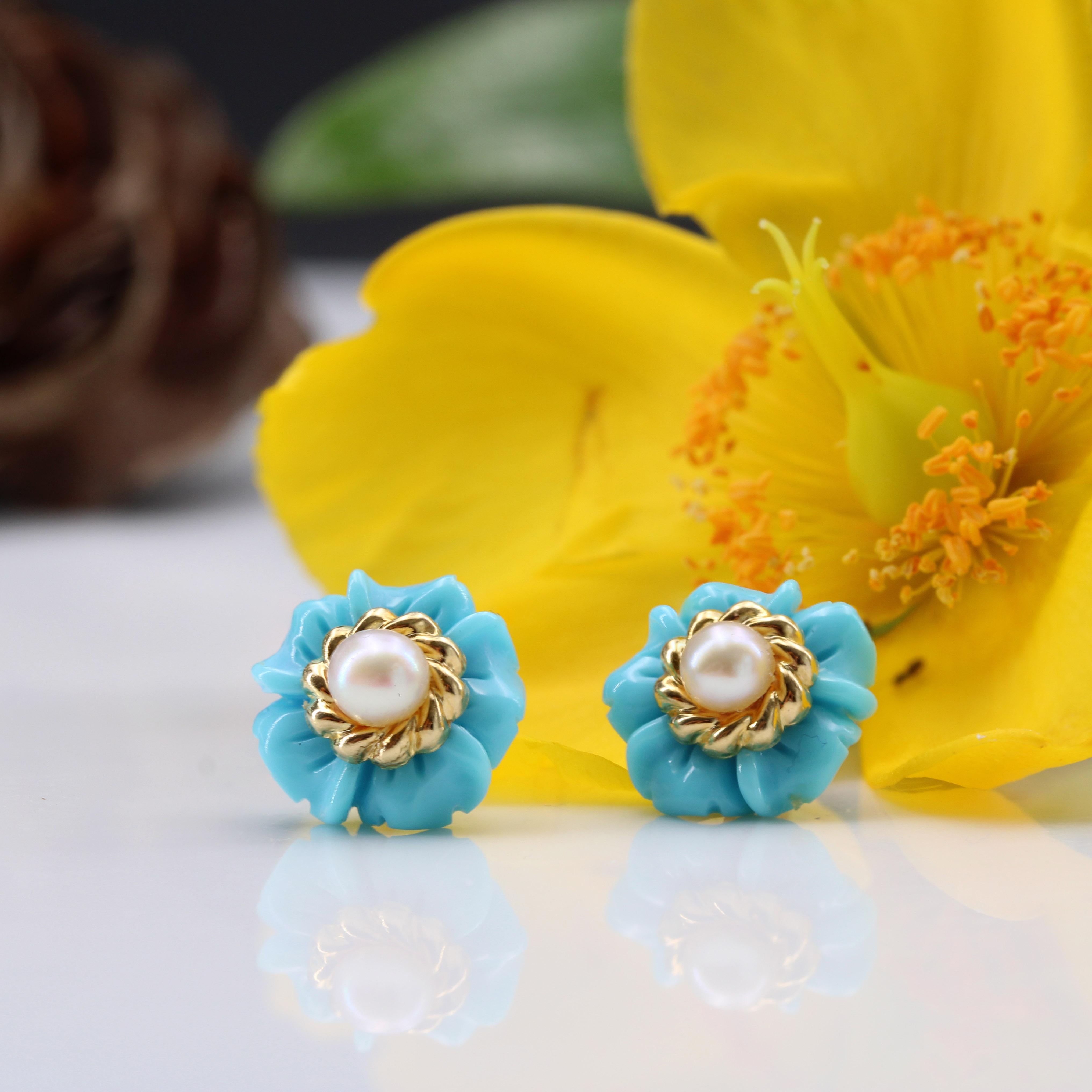 1960s Turquoise Cultured Pearl 18 Karat Yellow Gold Flower Stud Earrings 7