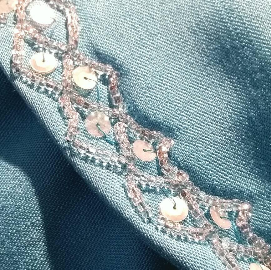 1960s Turquoise Linen Mod Dress With Beaded Collar In Excellent Condition For Sale In London, GB