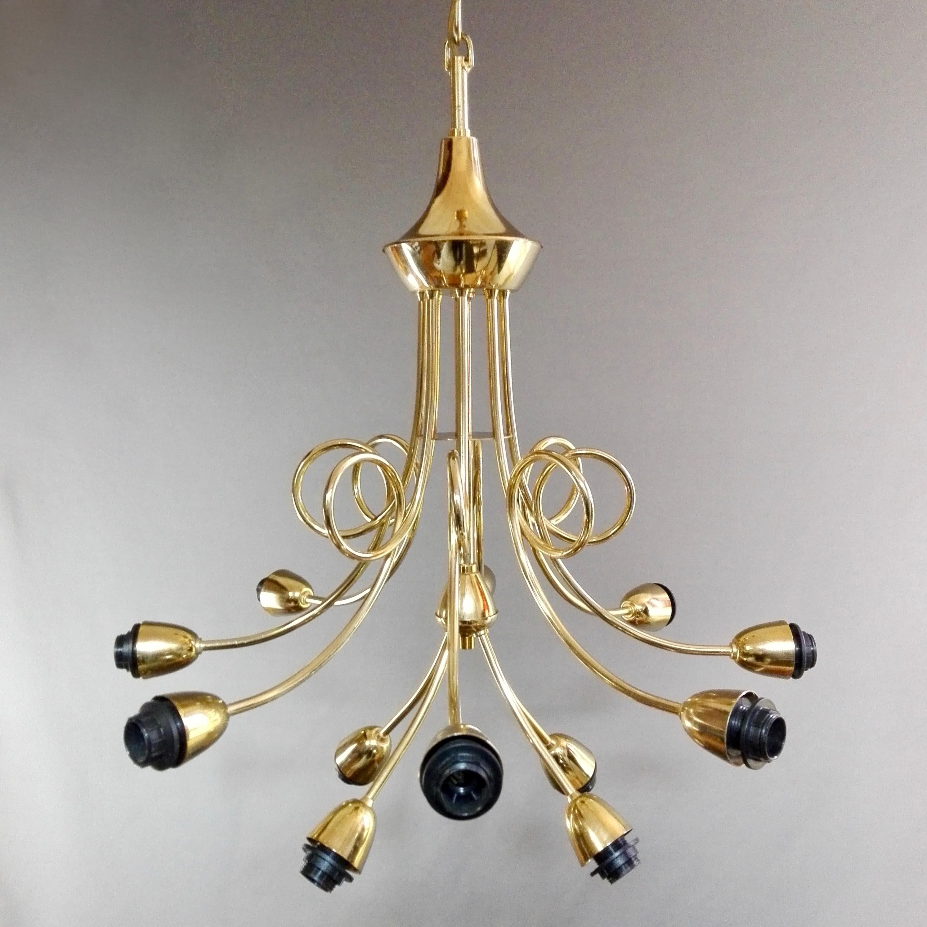 1960s Mazzega Twelve-Light Chandelier with Flower-Shaped Murano Art Glass Shades For Sale 3
