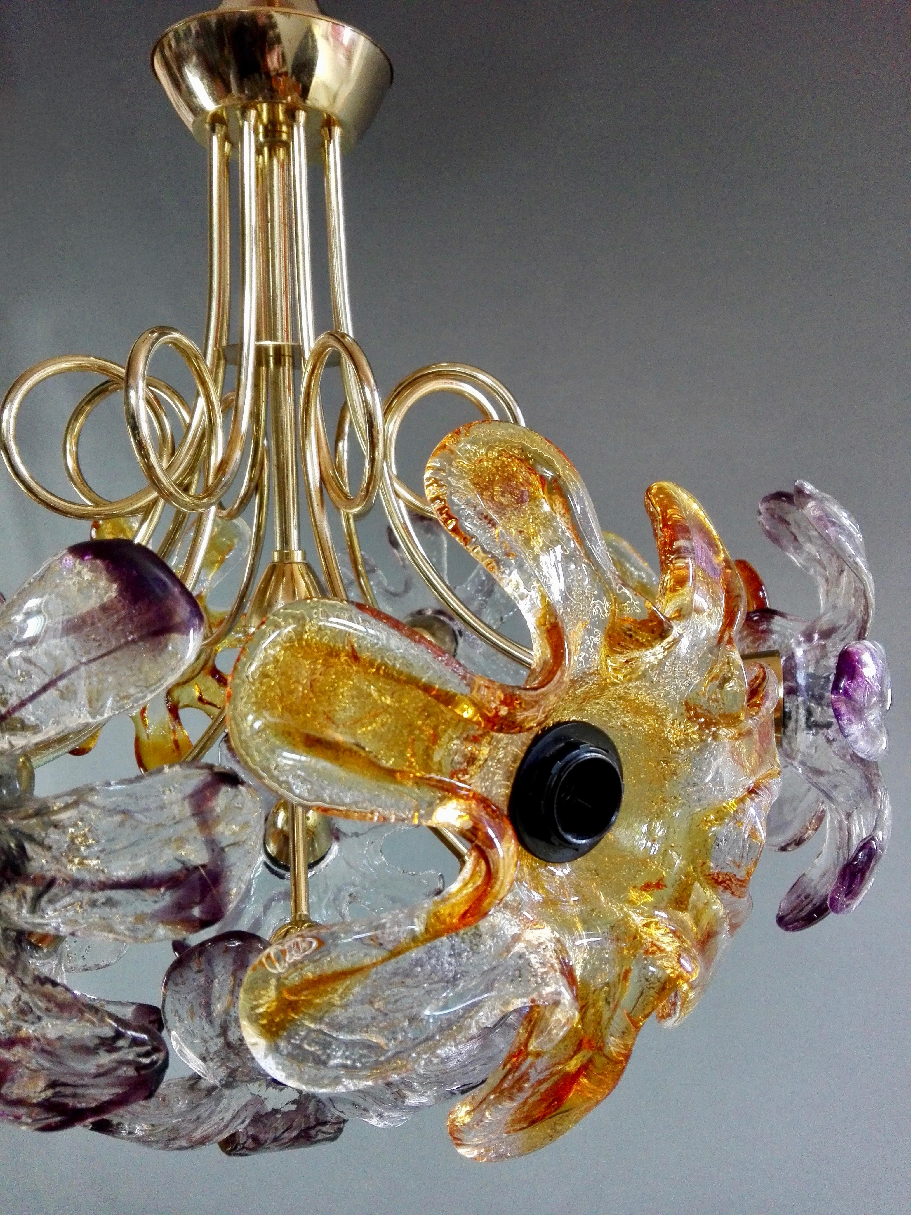 1960s Mazzega Twelve-Light Chandelier with Flower-Shaped Murano Art Glass Shades For Sale 4