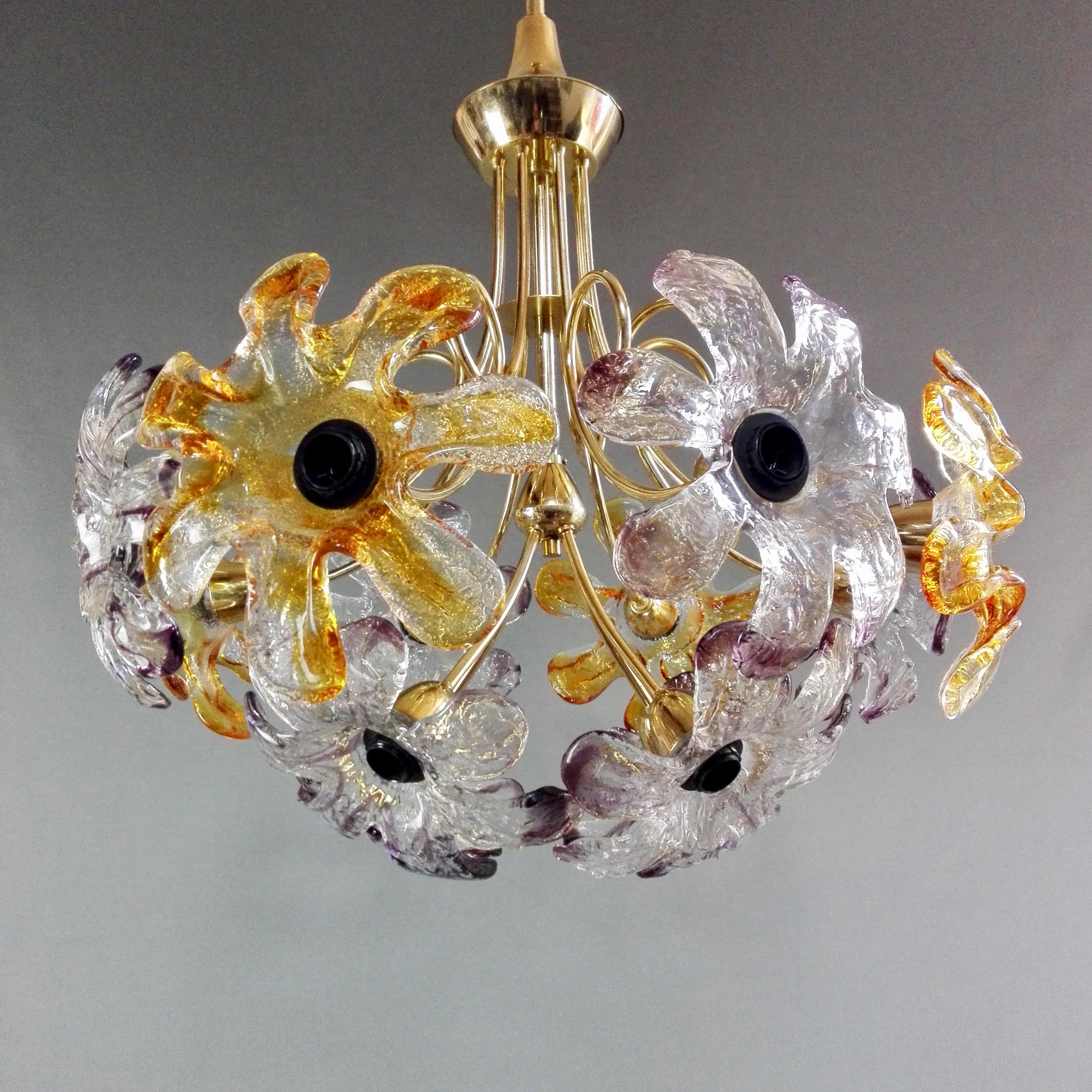 Italian 1960s Mazzega Twelve-Light Chandelier with Flower-Shaped Murano Art Glass Shades For Sale