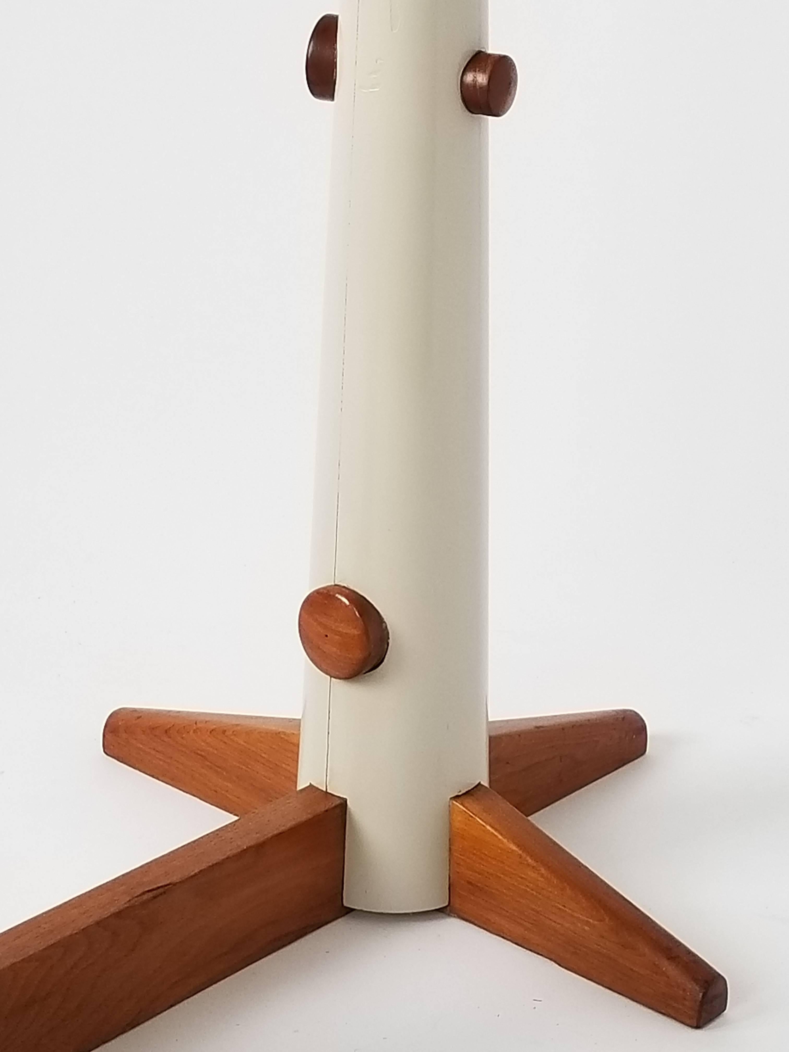 1960s Twin Pole Floor Lamp in Lacquered Wood and Brass , USA 6
