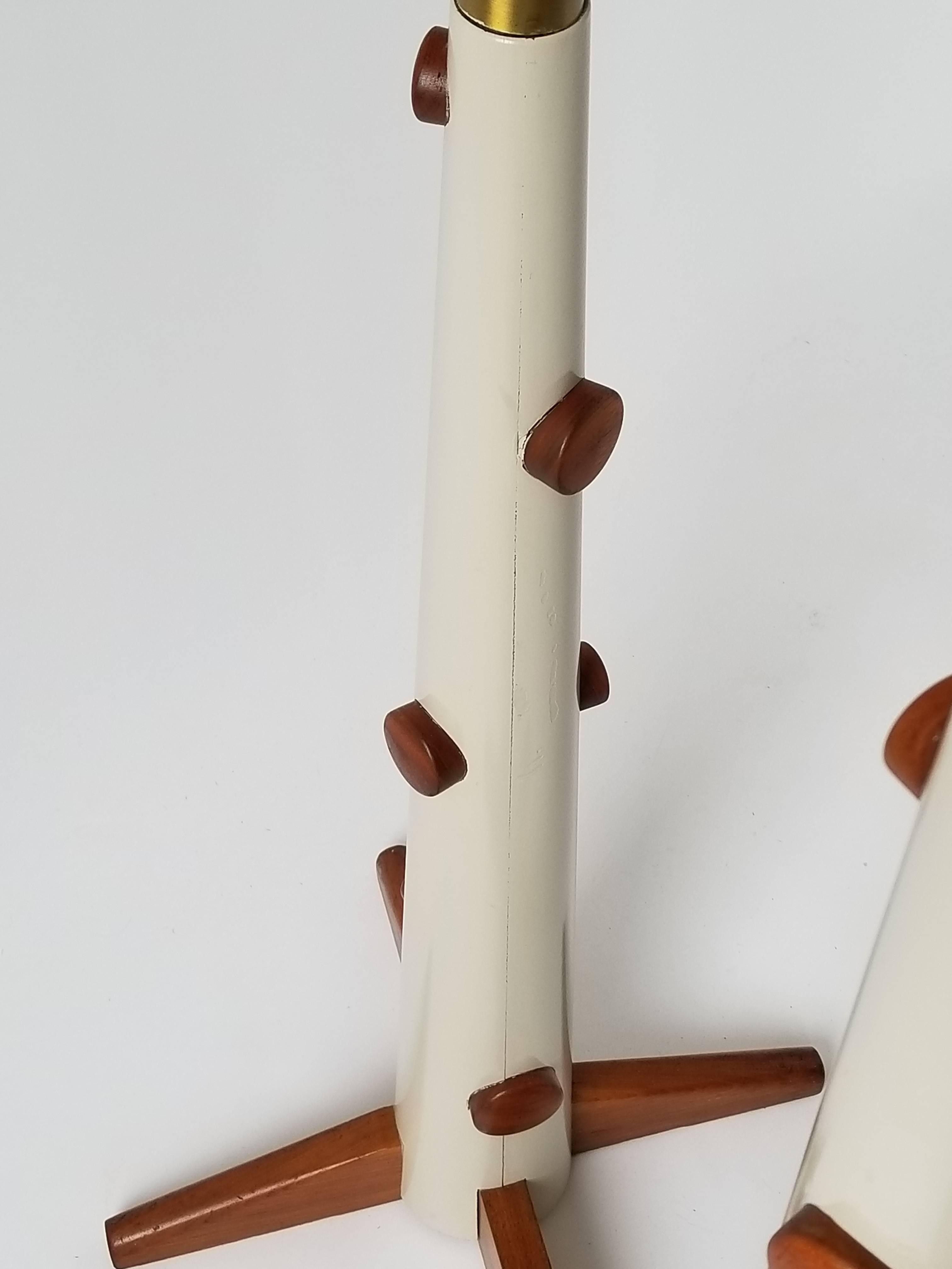 1960s Twin Pole Floor Lamp in Lacquered Wood and Brass , USA 7