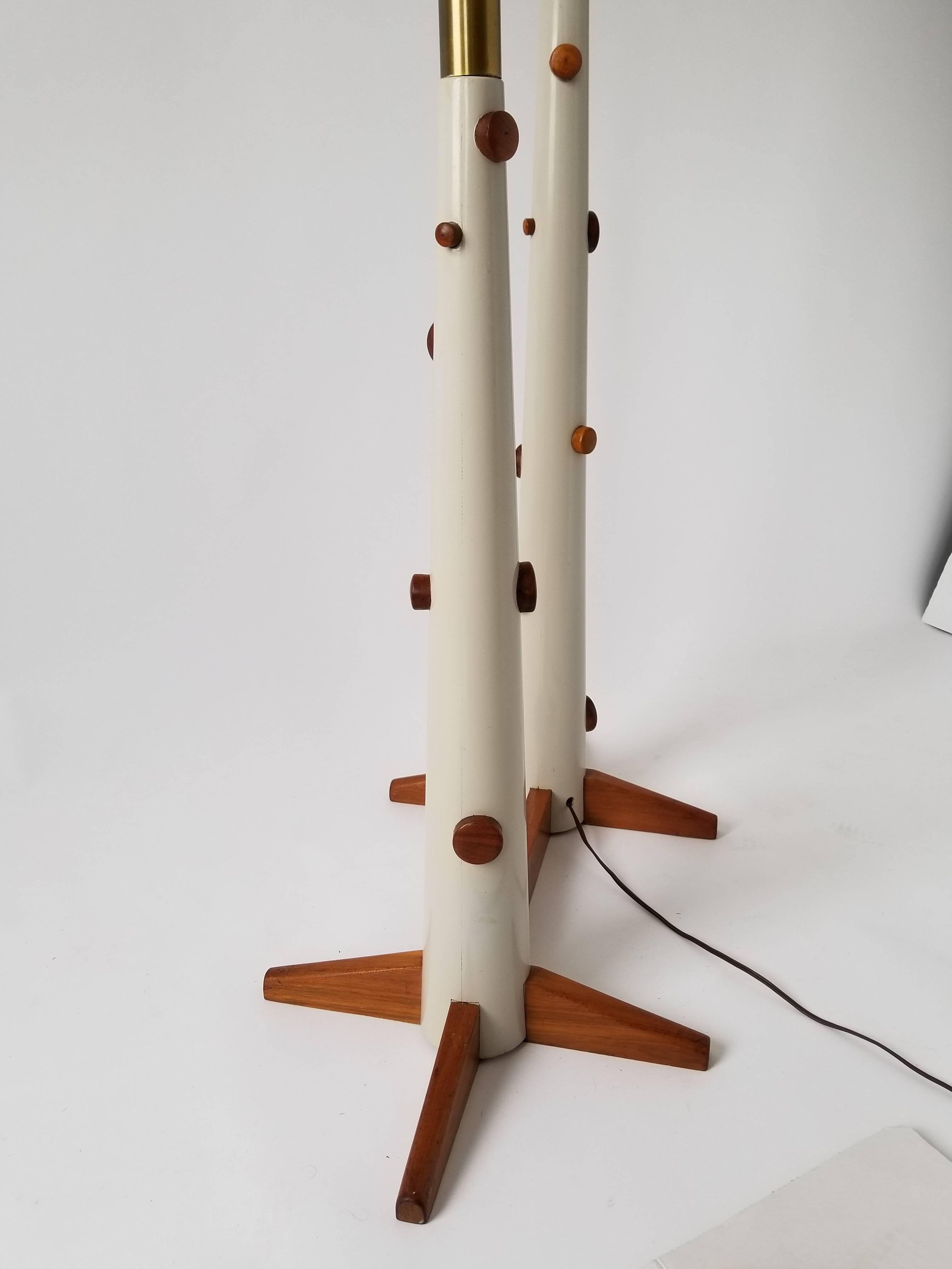 1960s Twin Pole Floor Lamp in Lacquered Wood and Brass , USA 10