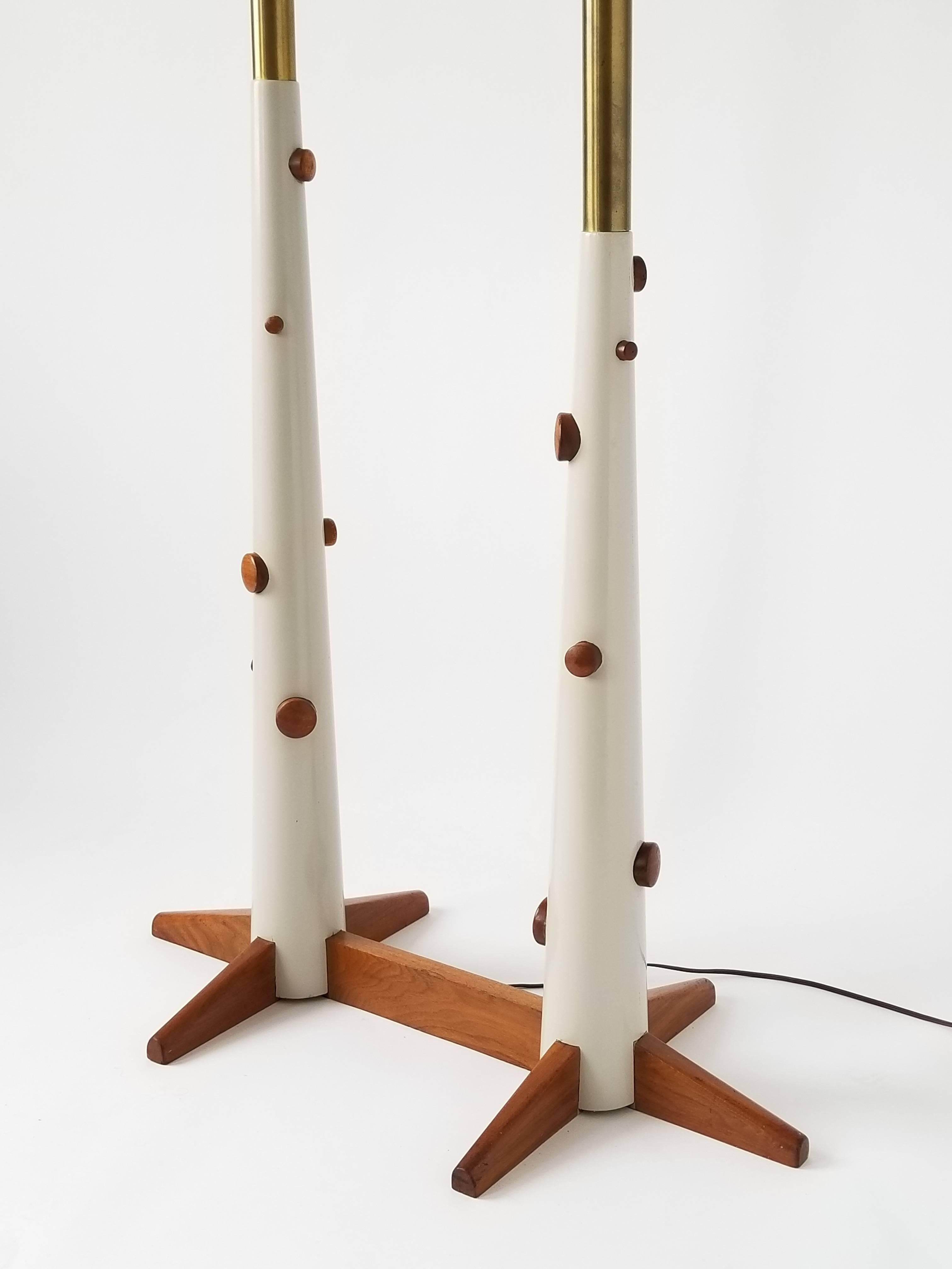 1960s Twin Pole Floor Lamp in Lacquered Wood and Brass , USA 2
