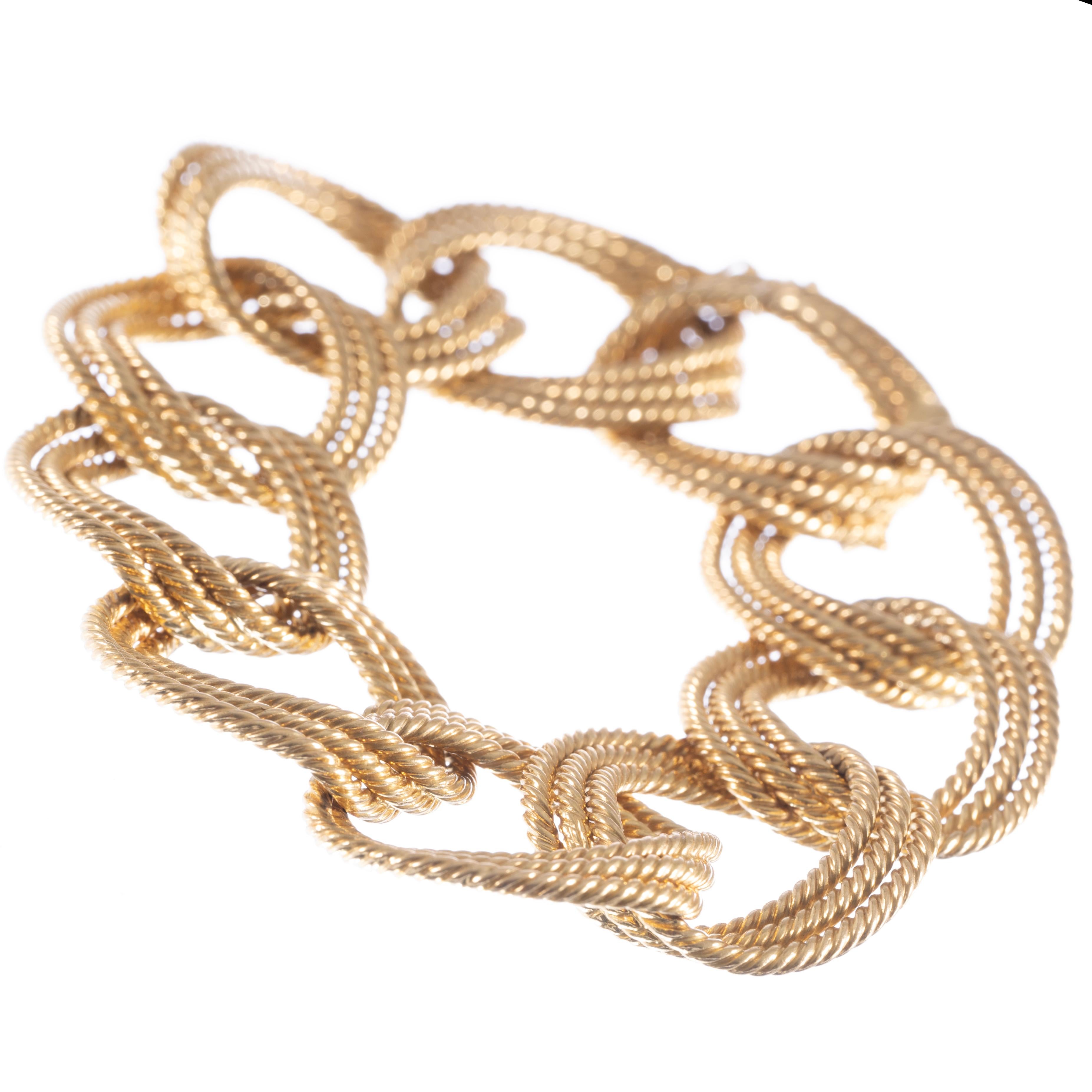 Bracelet stylisé en or jaune 18k des années 1960 avec fils torsadés et cercles concentriques Unisexe en vente