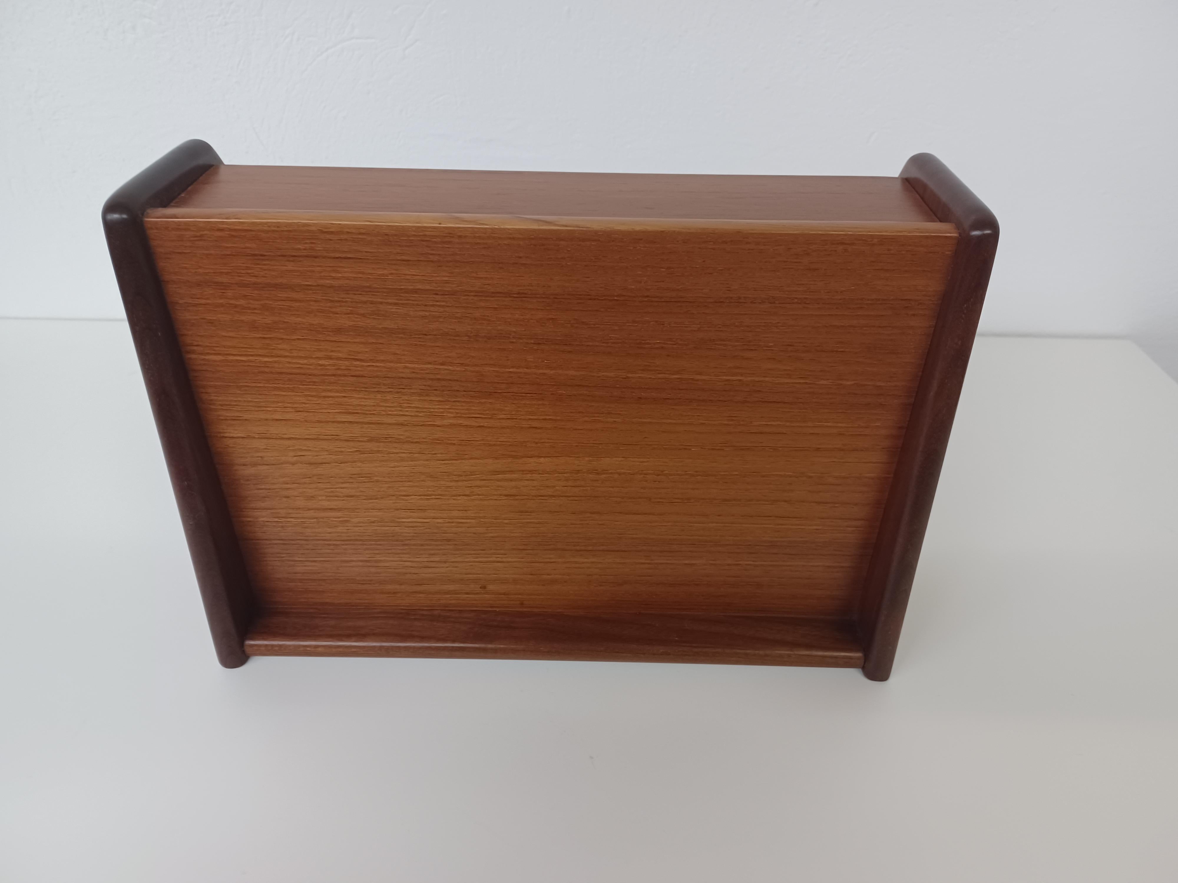 Zwei vollständig restaurierte dänische schwebende Sigfred Omann-Nachttische aus Teakholz, 1960er Jahre im Angebot 7