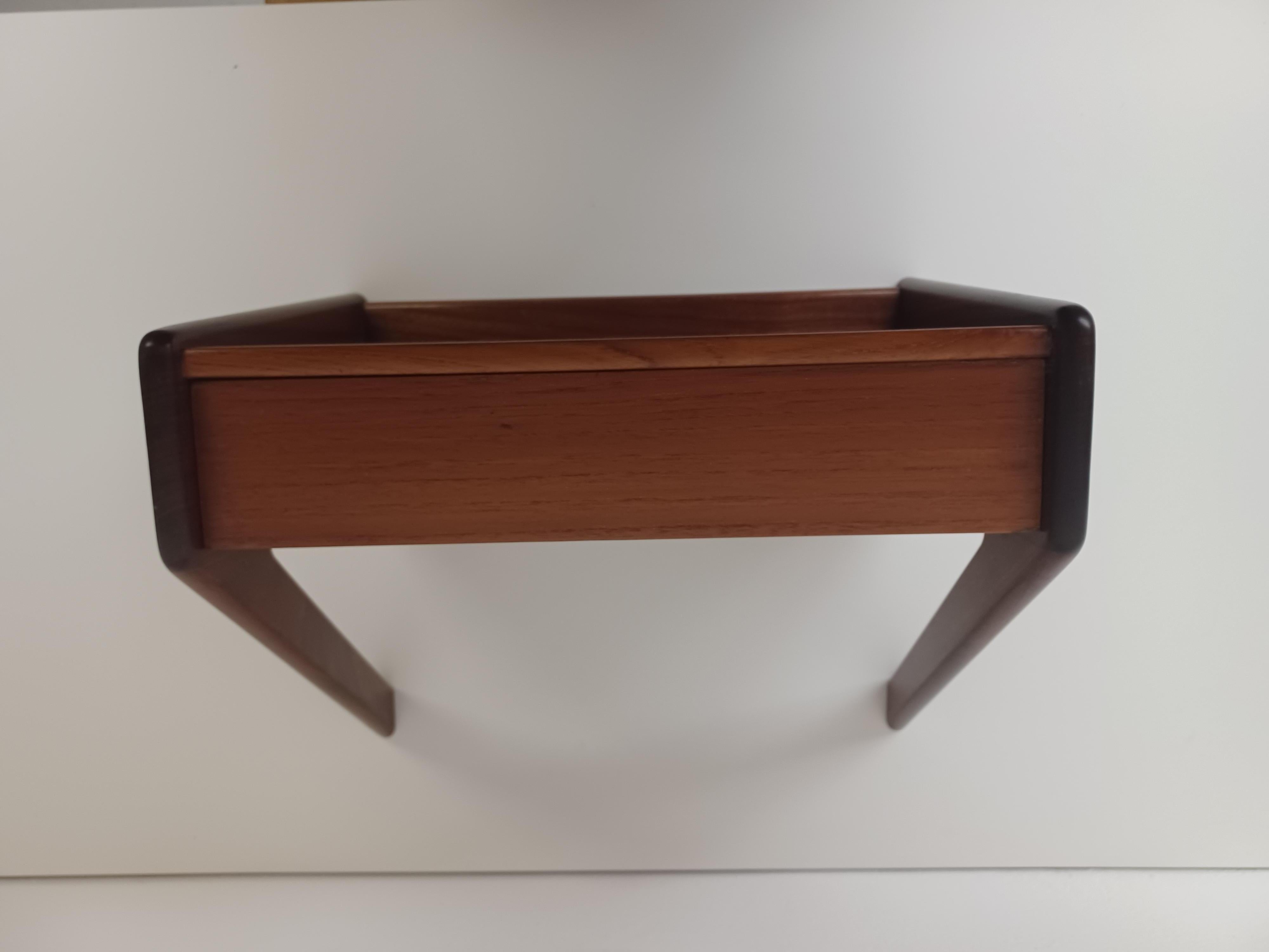 Zwei vollständig restaurierte dänische schwebende Sigfred Omann-Nachttische aus Teakholz, 1960er Jahre im Angebot 8
