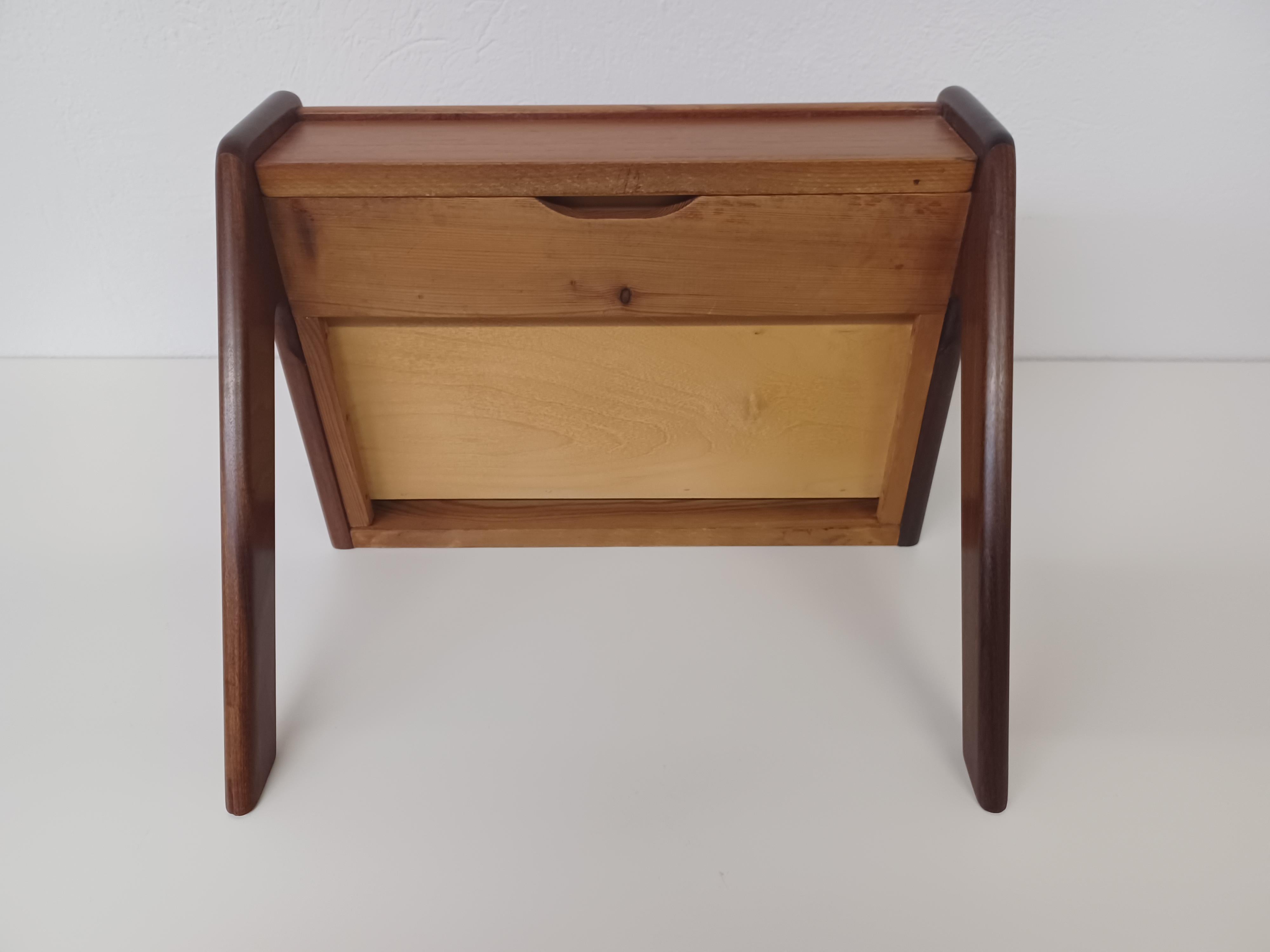 Zwei vollständig restaurierte dänische schwebende Sigfred Omann-Nachttische aus Teakholz, 1960er Jahre im Angebot 10
