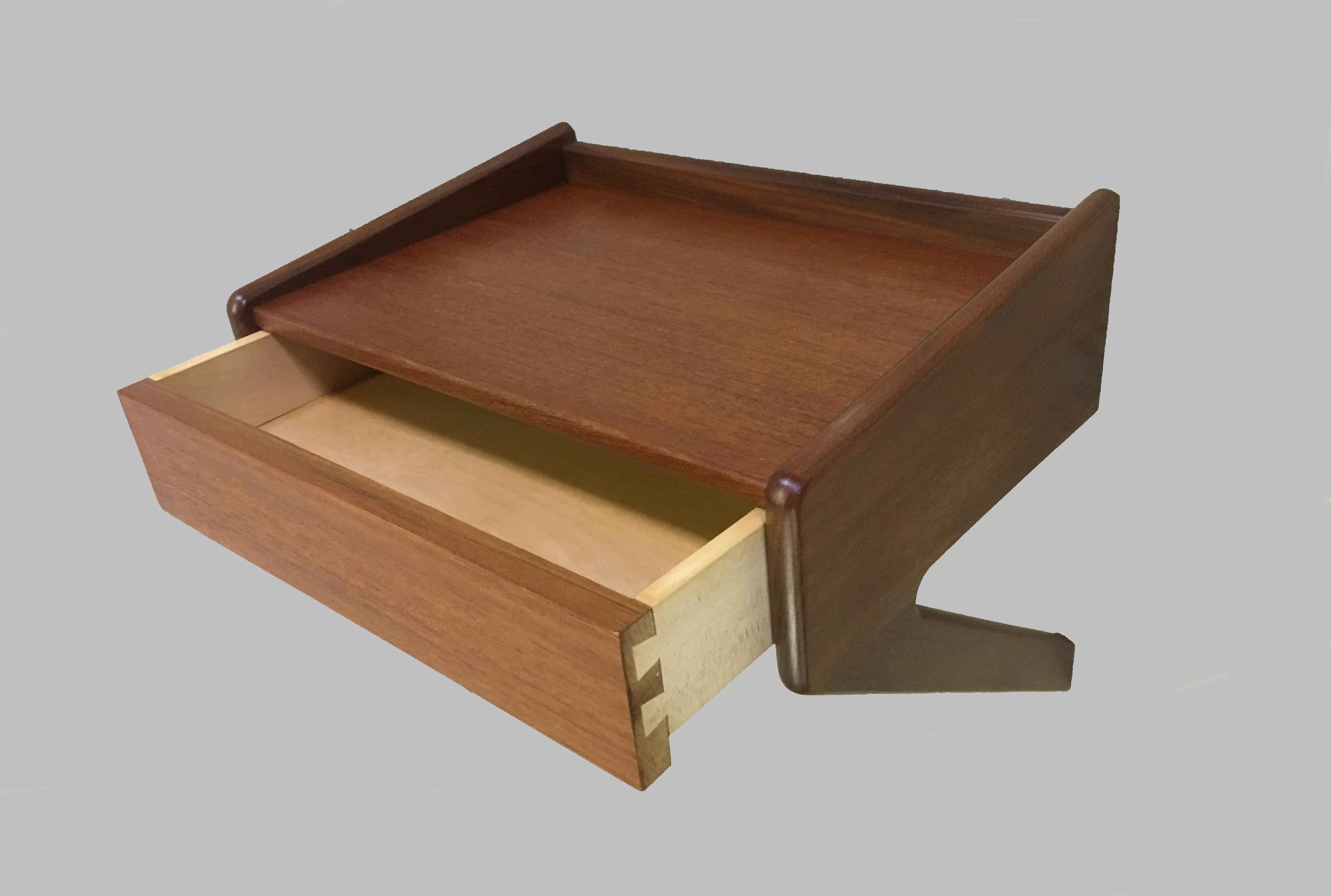 1960s Two Fully Restored Danish Sigfred Omann Floating Nightstands in Teak 2