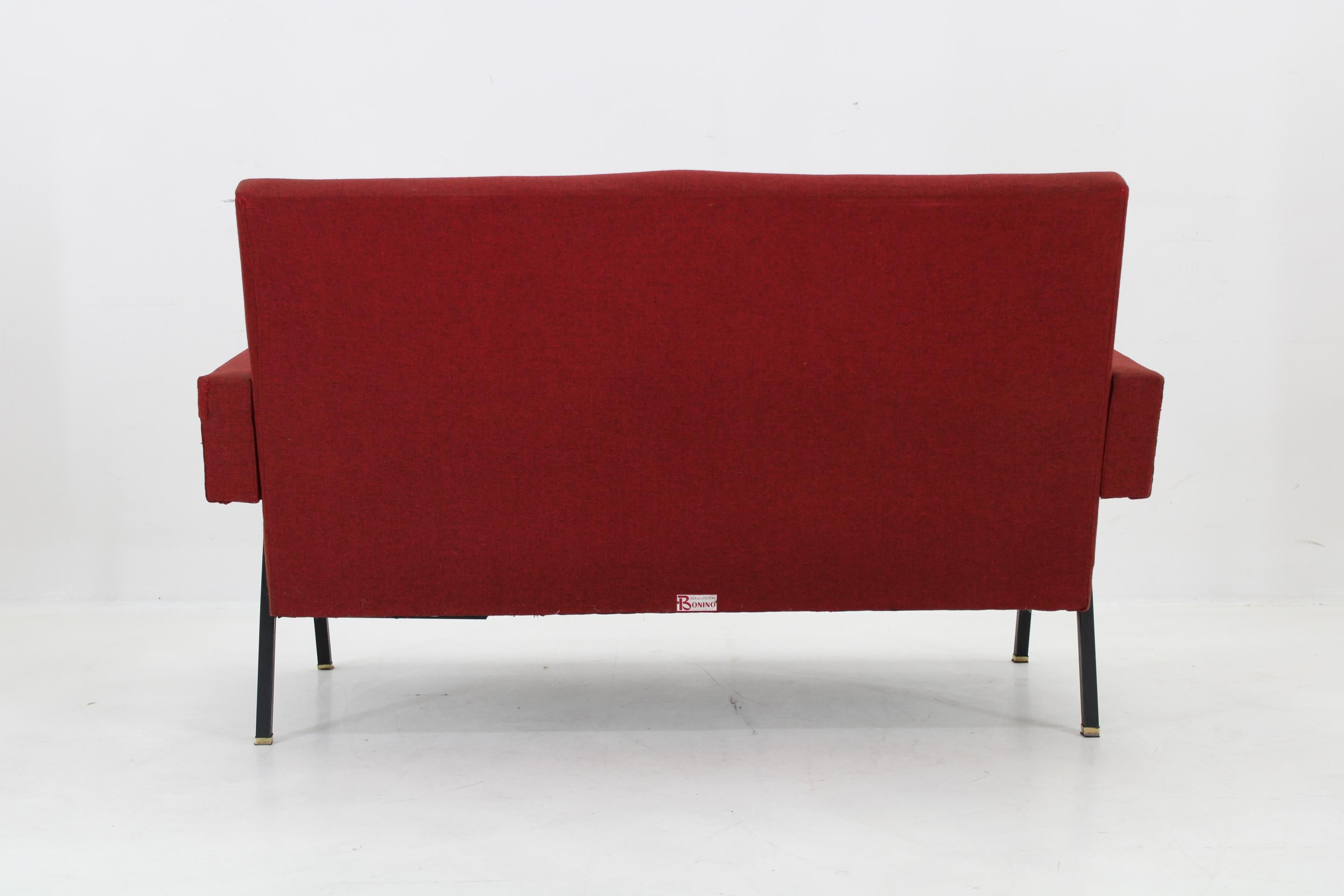 Sofá de dos plazas de los años 60 by Bonino , Italia en Bueno estado para la venta en Praha, CZ