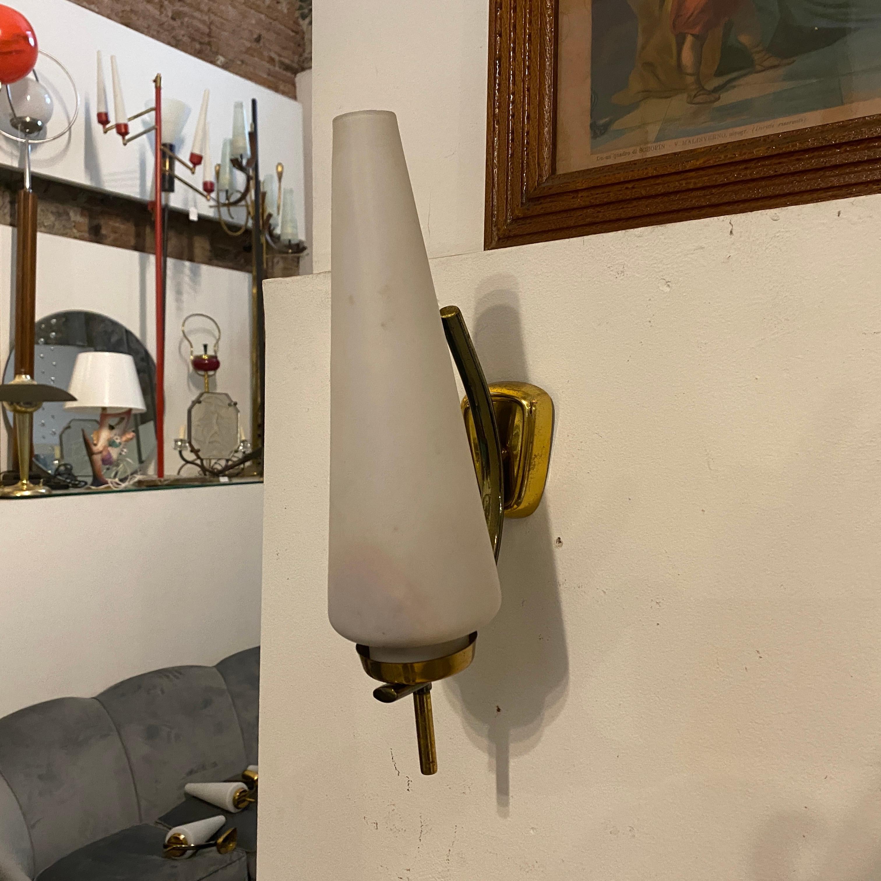 1960s Set of Two Stilnovo Style Mid-Century Modern Italian Wall Sconces In Good Condition For Sale In Aci Castello, IT