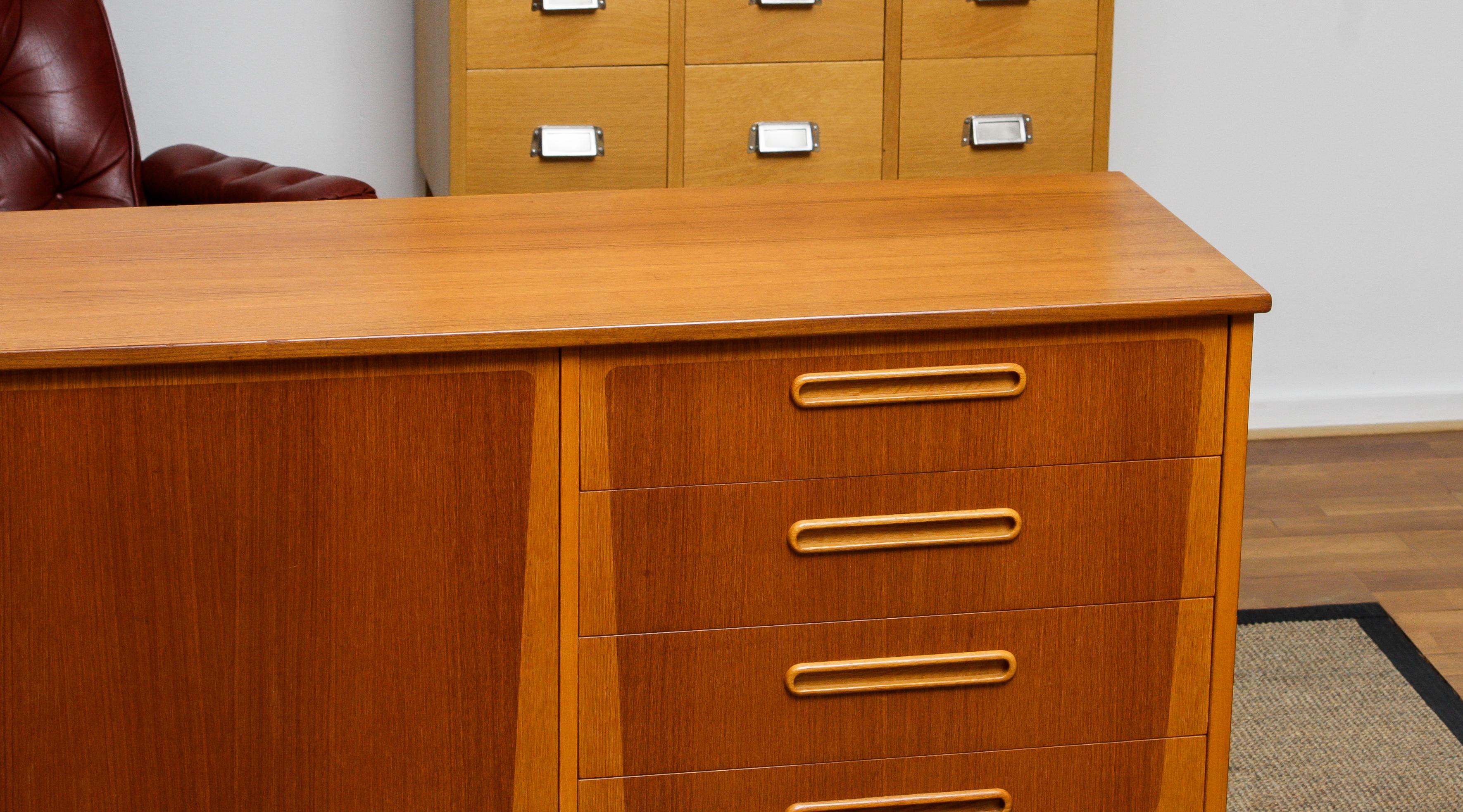 Mid-Century Modern 1960s, Two-Tone Teak and Oak Scandinavian Credenza Sideboard