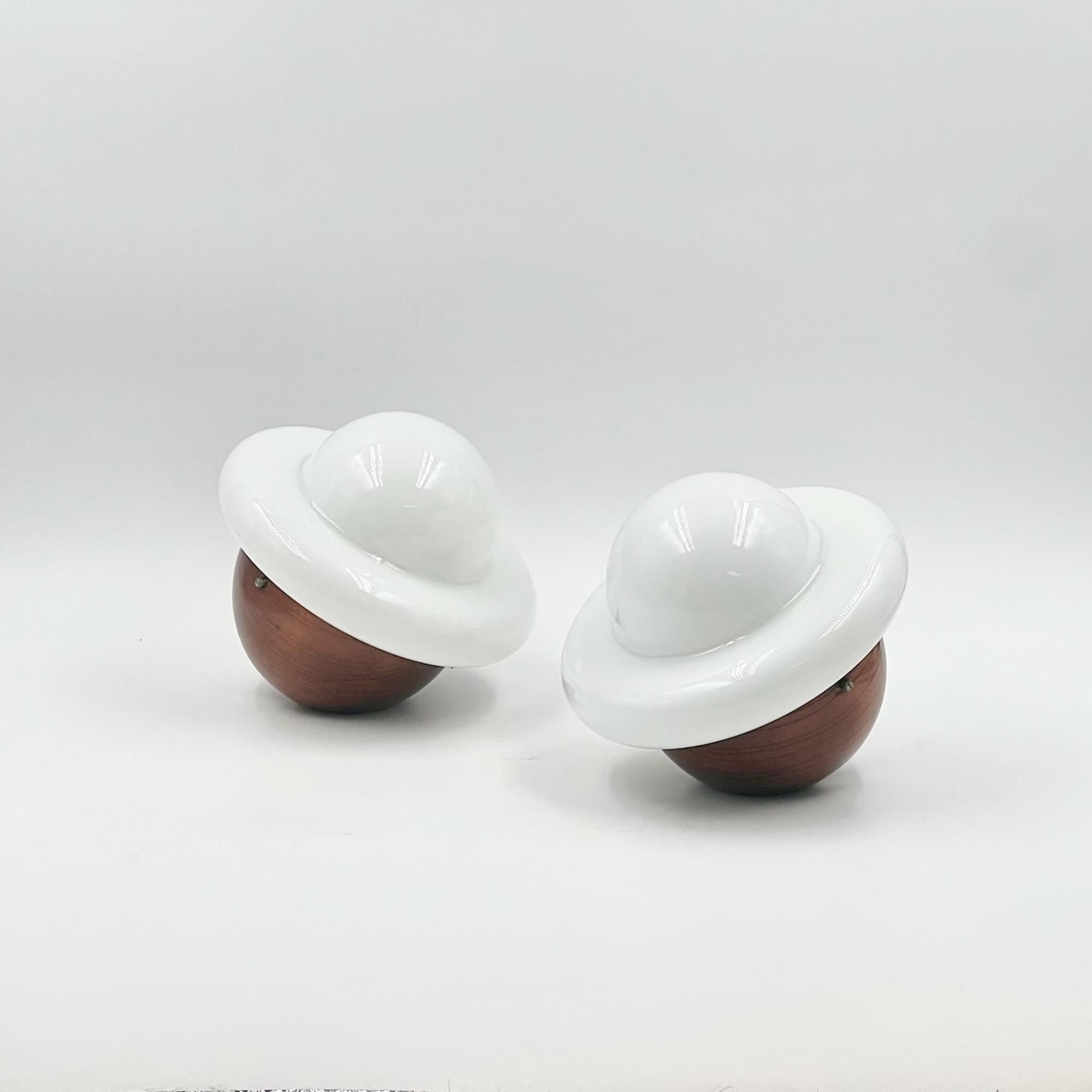 1960s UFO Lamps Pair – Iconic Space Age Design with Wood Base and Opaline Glass In Good Condition In San Benedetto Del Tronto, IT