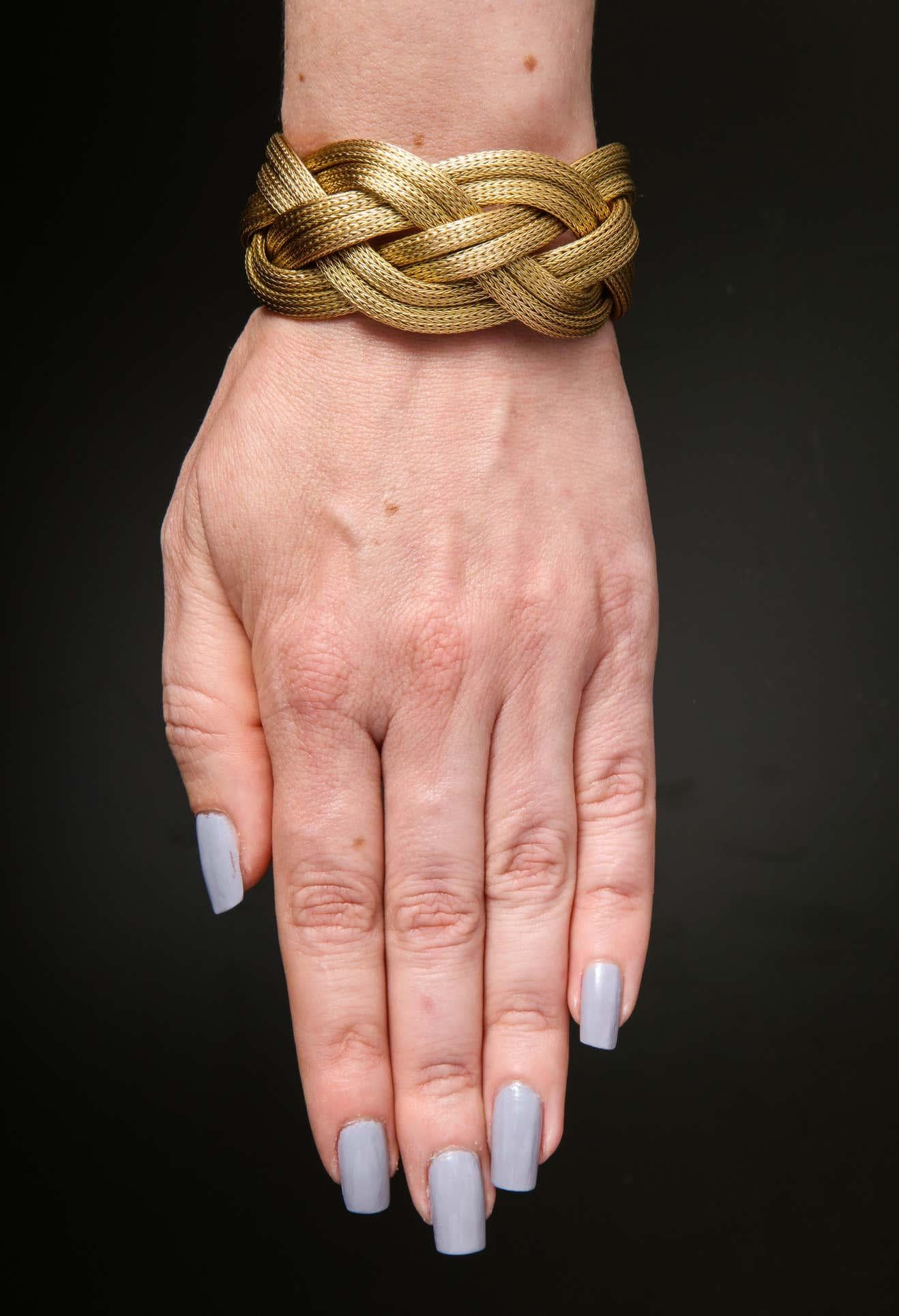 1960's Ultra Wide Twisted and Braided Flexible Gold Mesh Bracelet In Good Condition In New York, NY