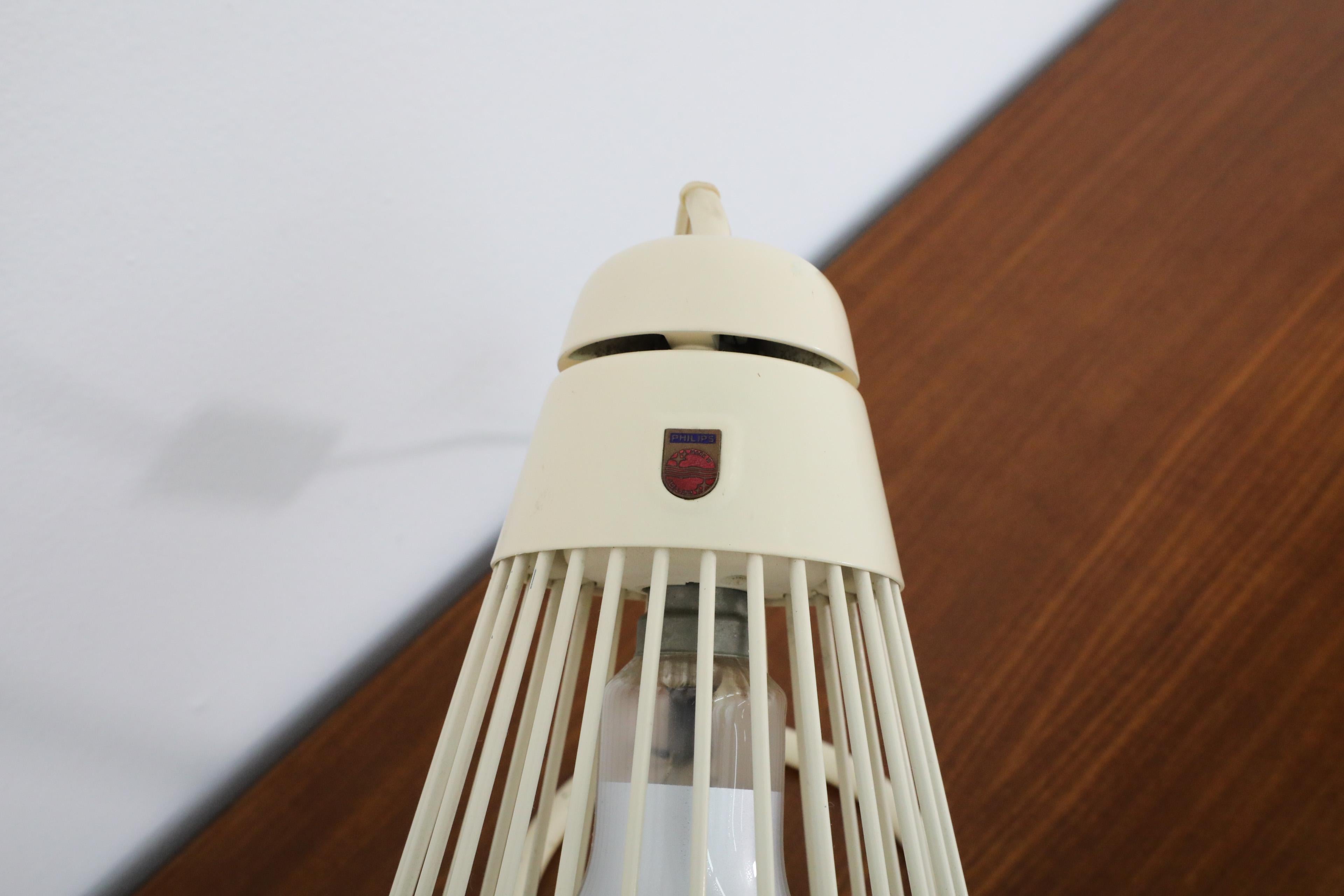 Fil de fer Lampe d'ombre Philips Ultraphil des années 1960 en crème avec abat-jour encadré de fil de fer en vente
