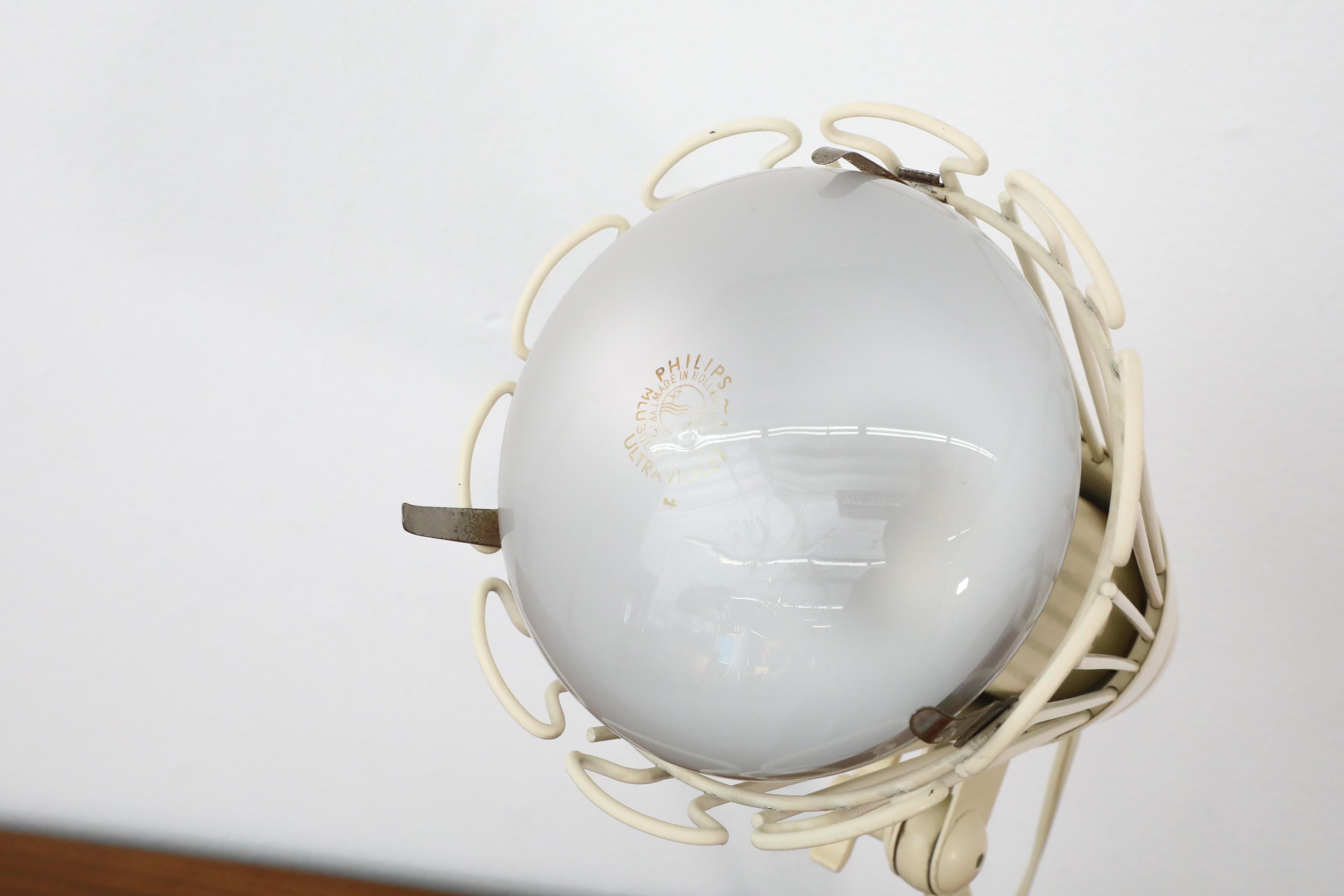 Lampe d'ombre Philips Ultraphil des années 1960 en crème avec abat-jour encadré de fil de fer en vente 6