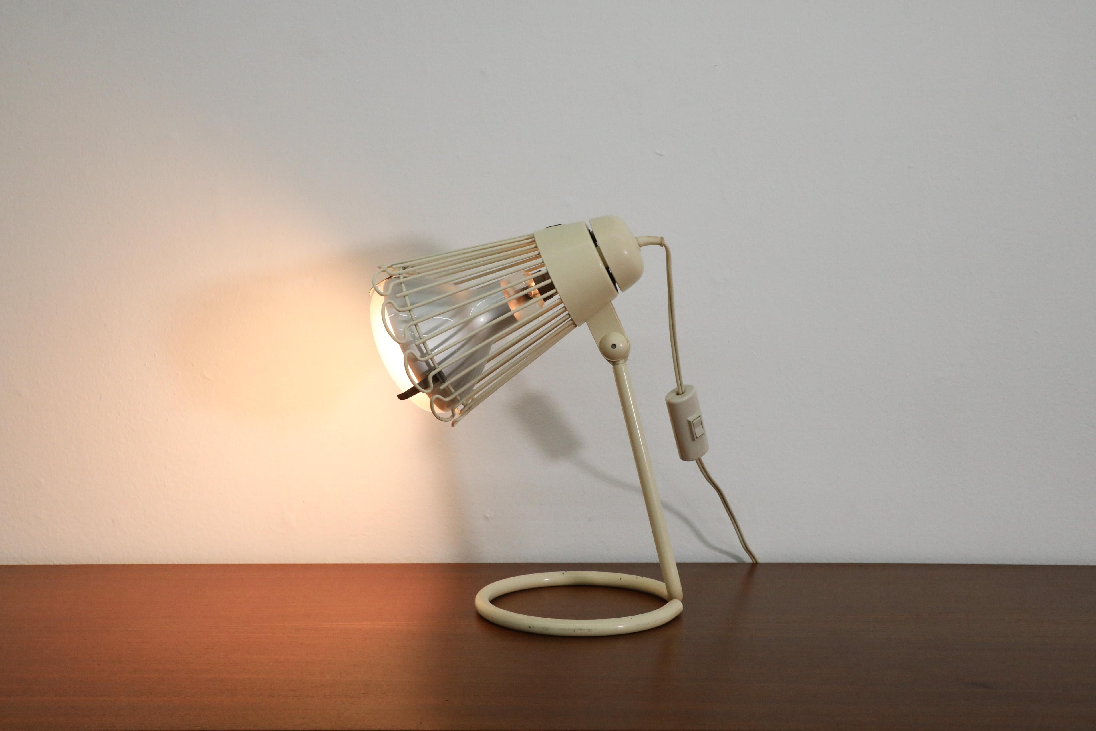 Émaillé Lampe d'ombre Philips Ultraphil des années 1960 en crème avec abat-jour encadré de fil de fer en vente