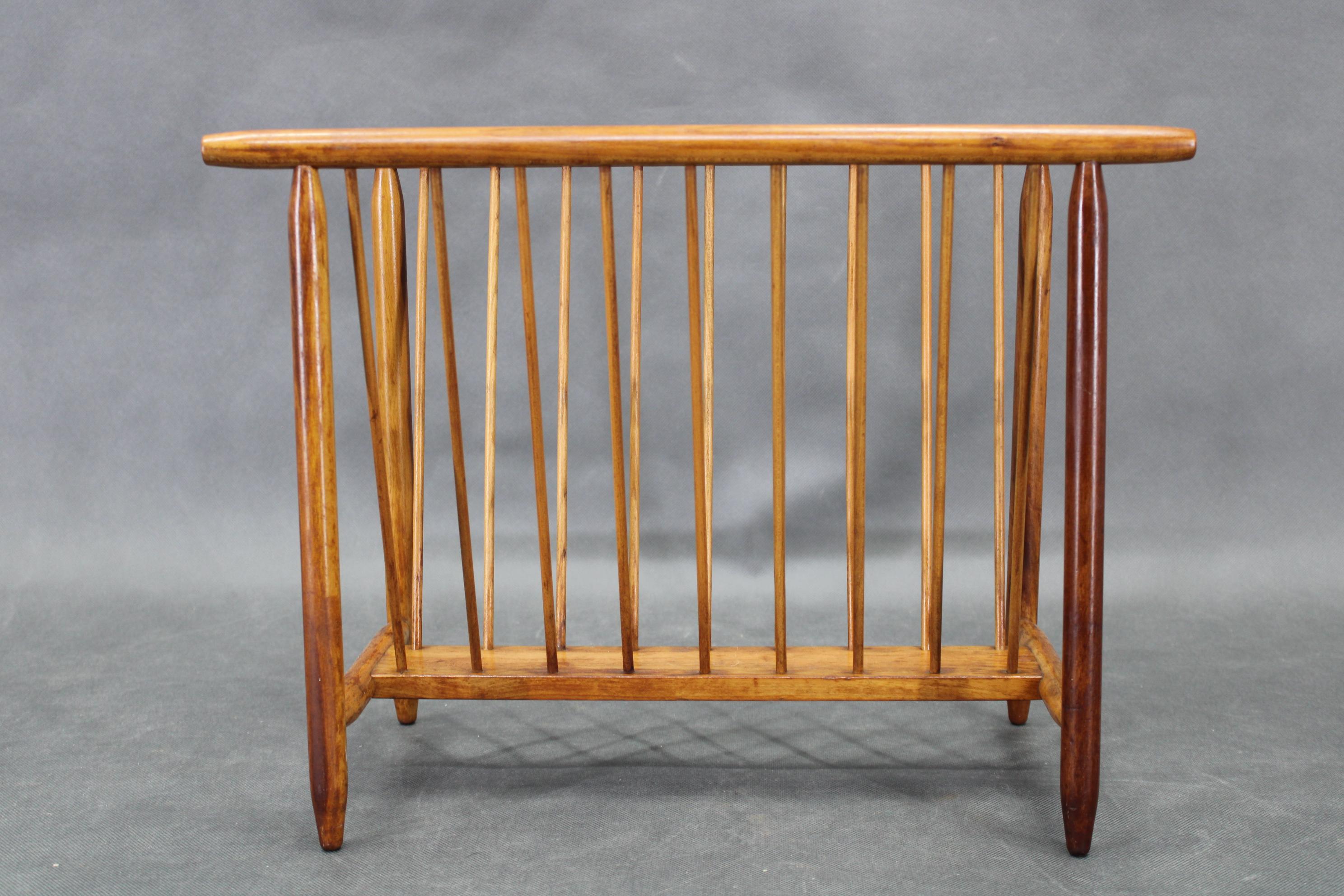 1960s ULUV Solid Beech Magazine Stand, Czechoslovakia In Good Condition For Sale In Praha, CZ